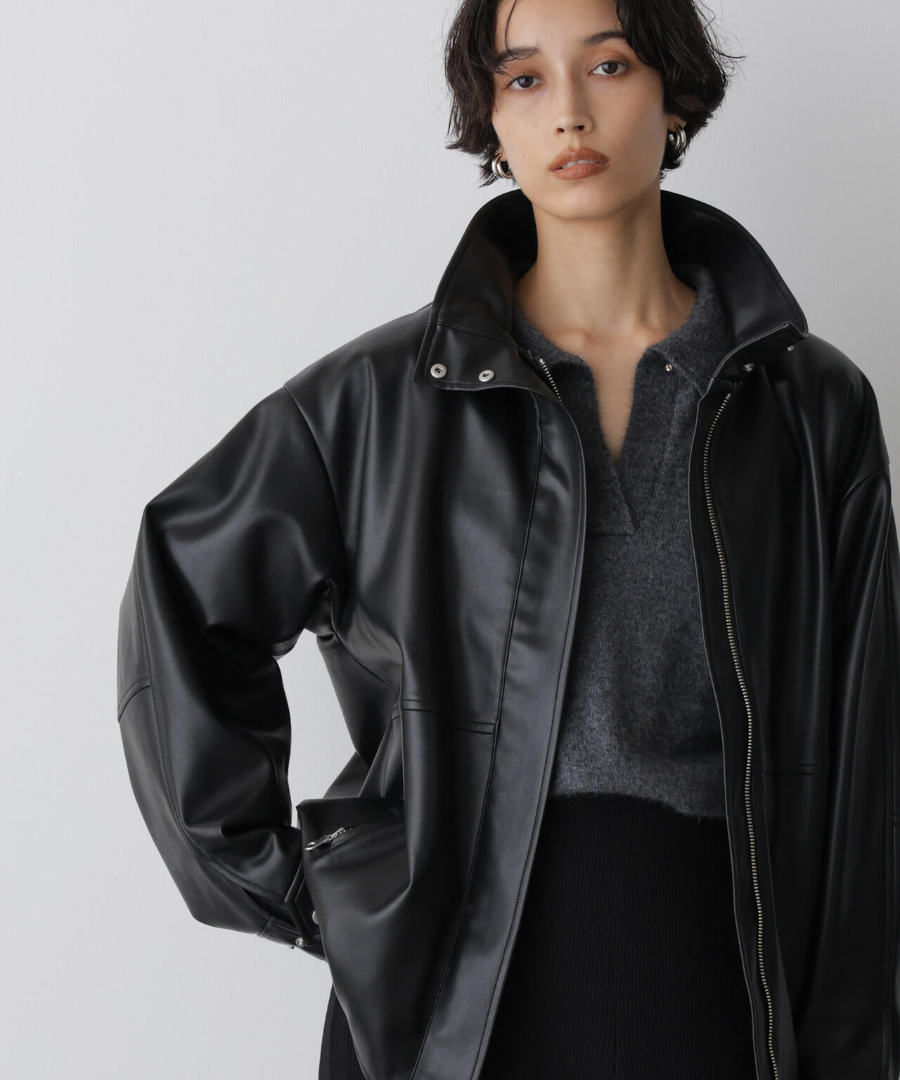 「STEVELOUR」スタンドフェイクレザージップブルゾン