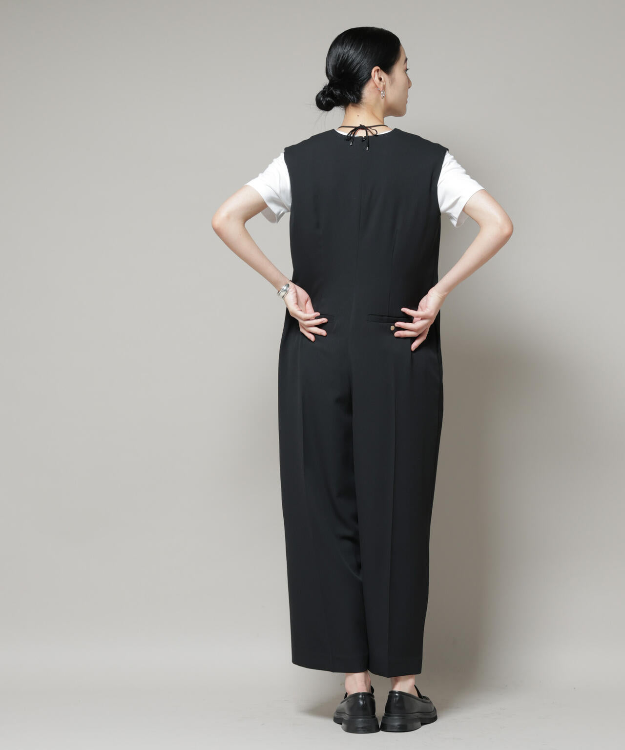 Vネックオールインワン