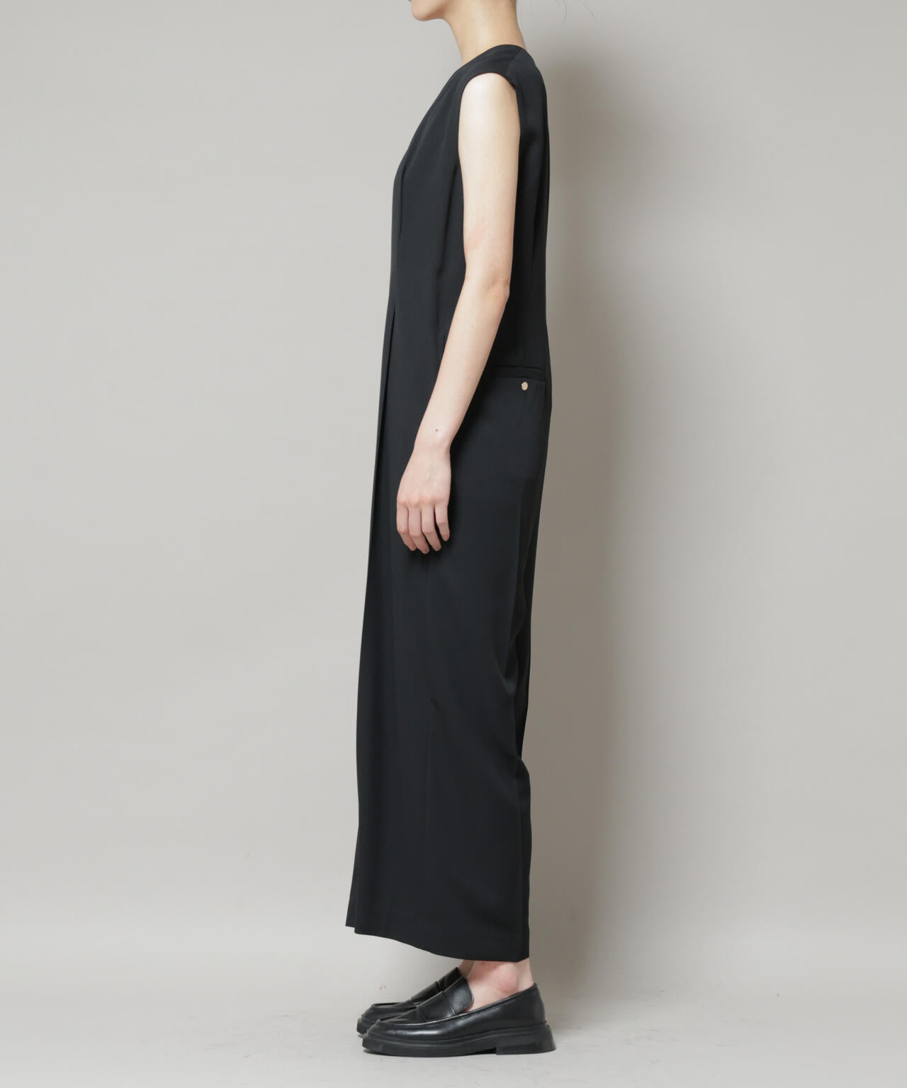 Vネックオールインワン