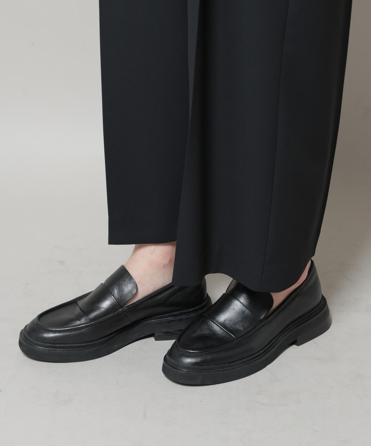 Vネックオールインワン