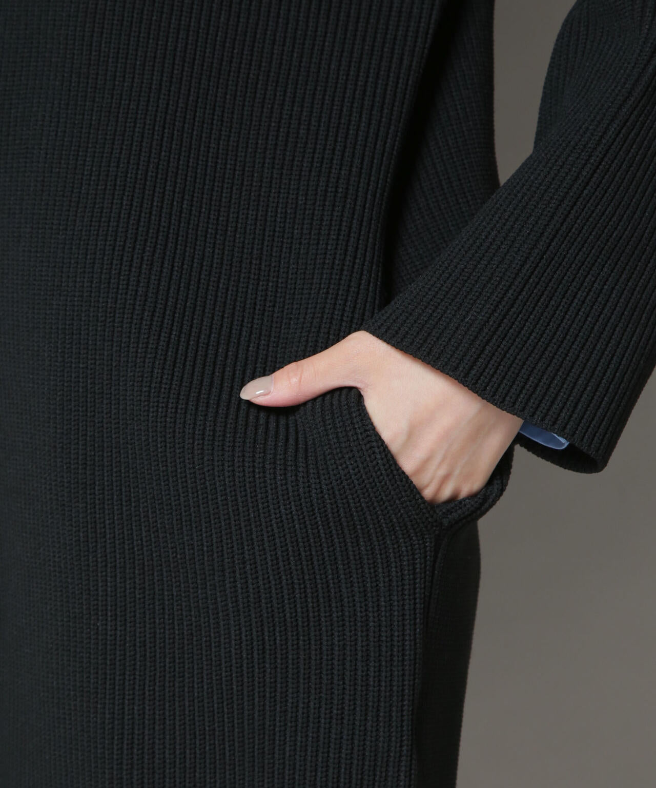 片畦ニットハーフジップミニワンピース