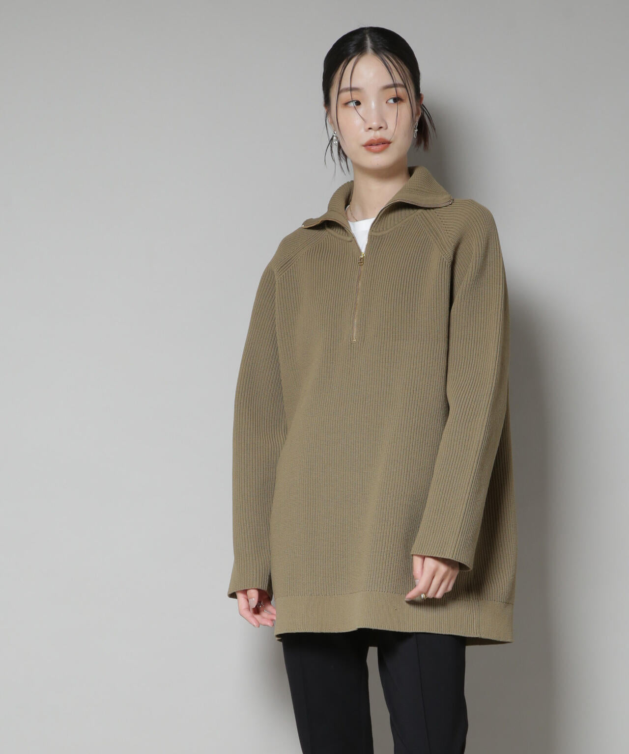 片畦ニットハーフジップミニワンピース