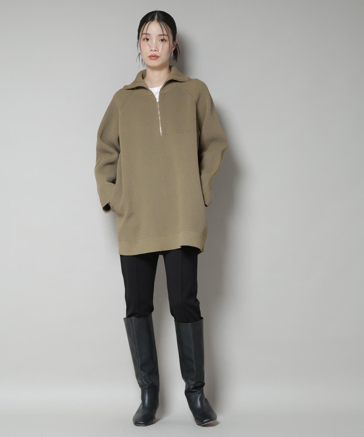 片畦ニットハーフジップミニワンピース