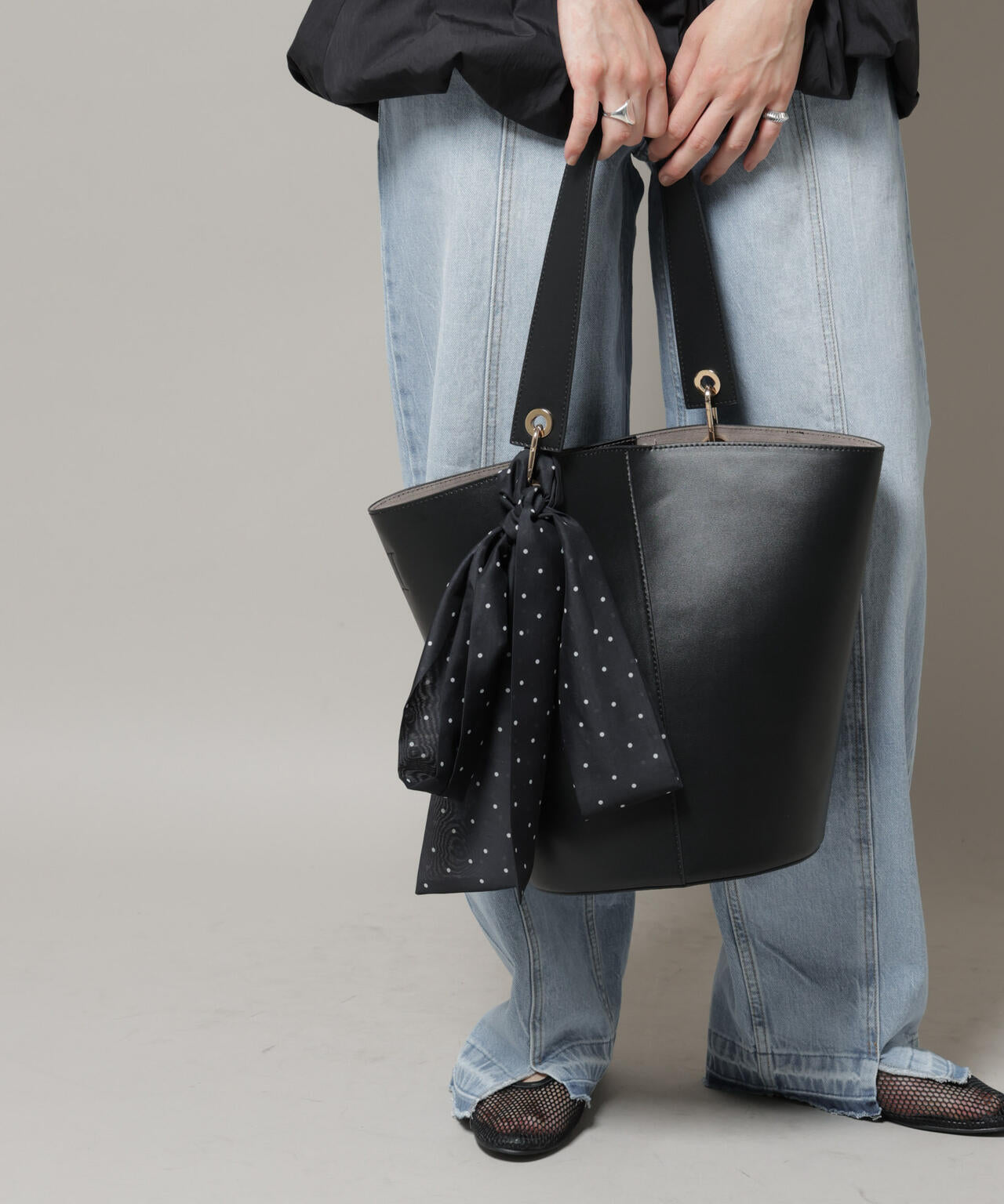 ランダムドットボータイ付きブラウス