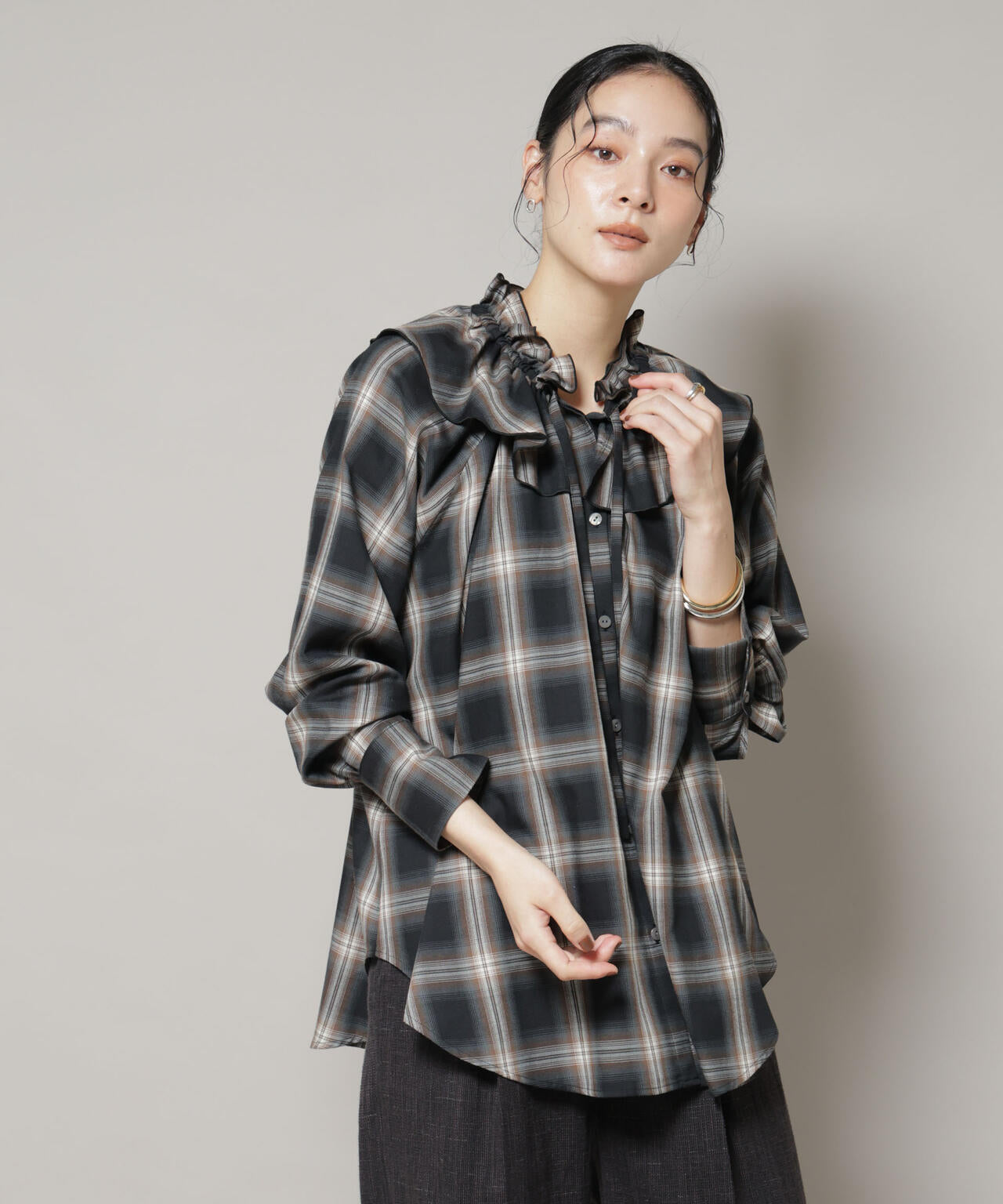 ✨45rpm BADOU R Vネックフリルチェックブラウス 6695220317-010_SUB.jpg?v=