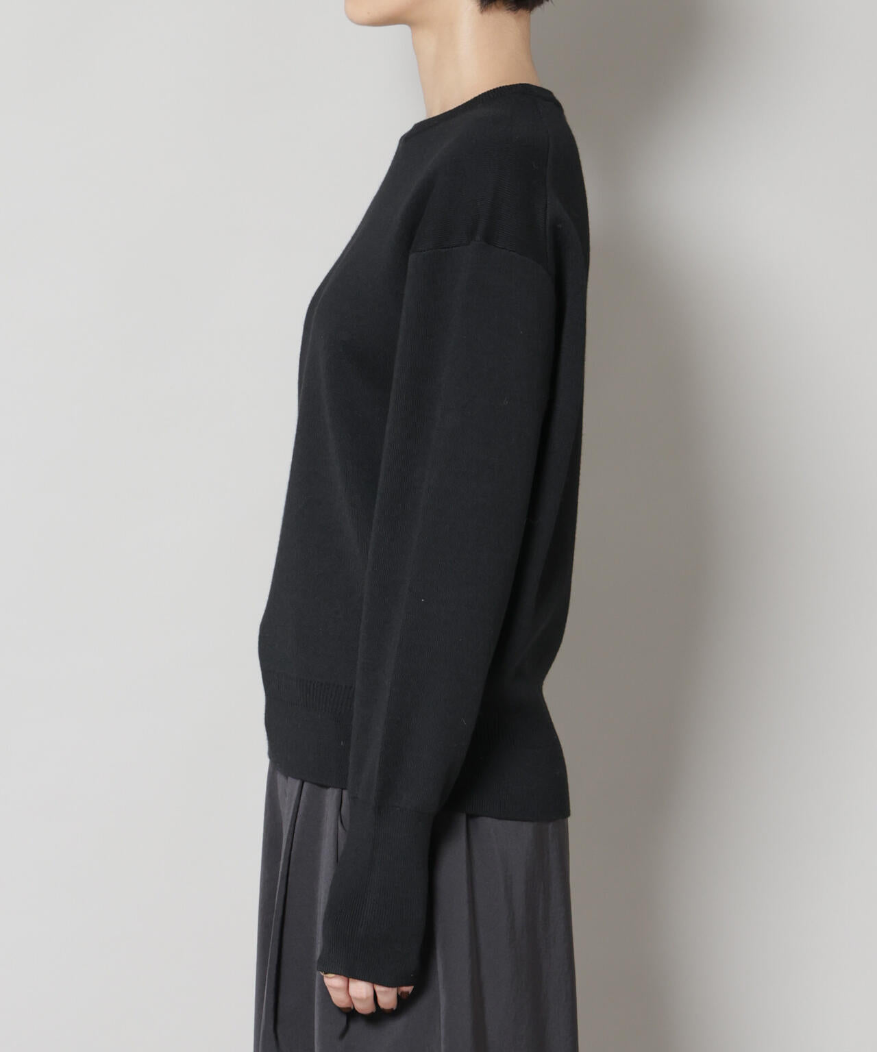 毛玉レスニットスムースクルーネックプルオーバー