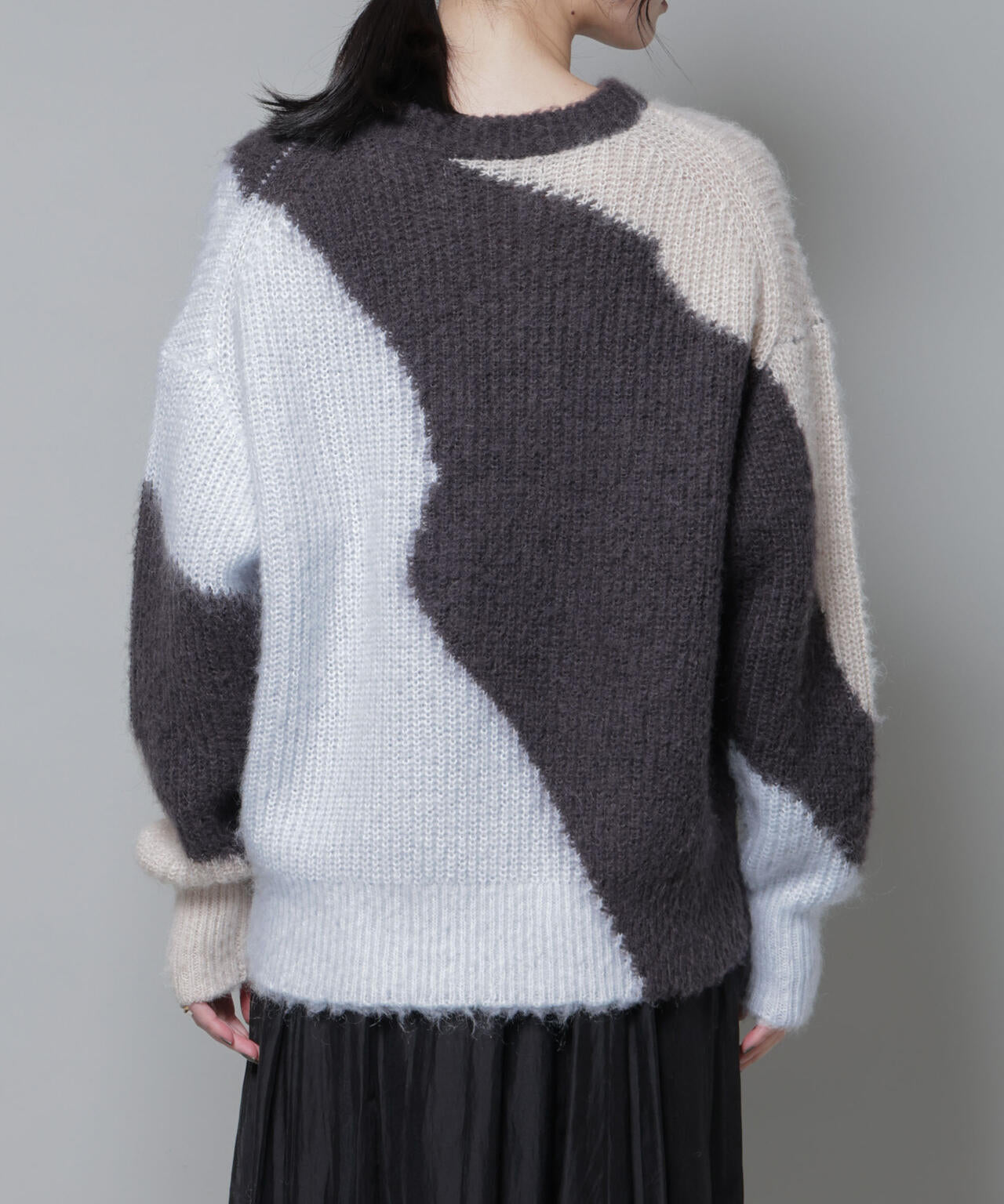 モヘヤ起毛カーブパターンブロッキングニット