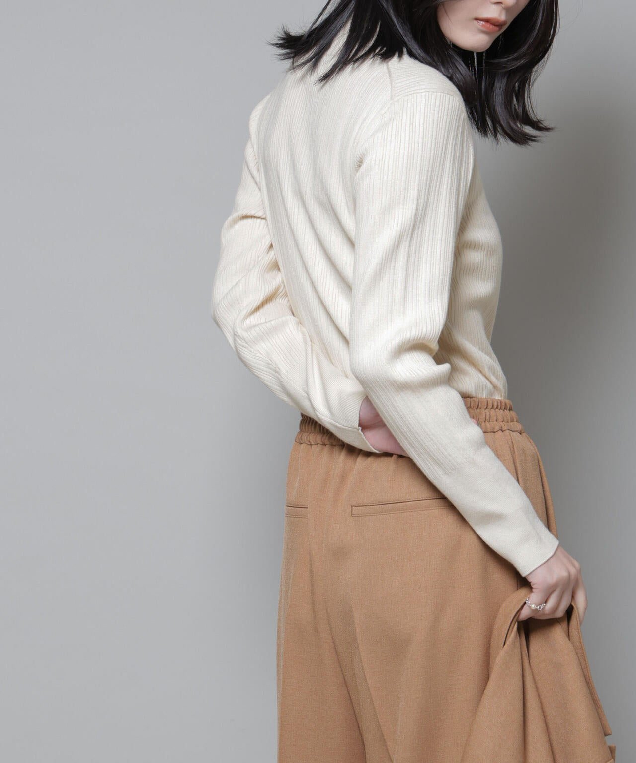 ホホバオイル加工ランダムリブタートルニット