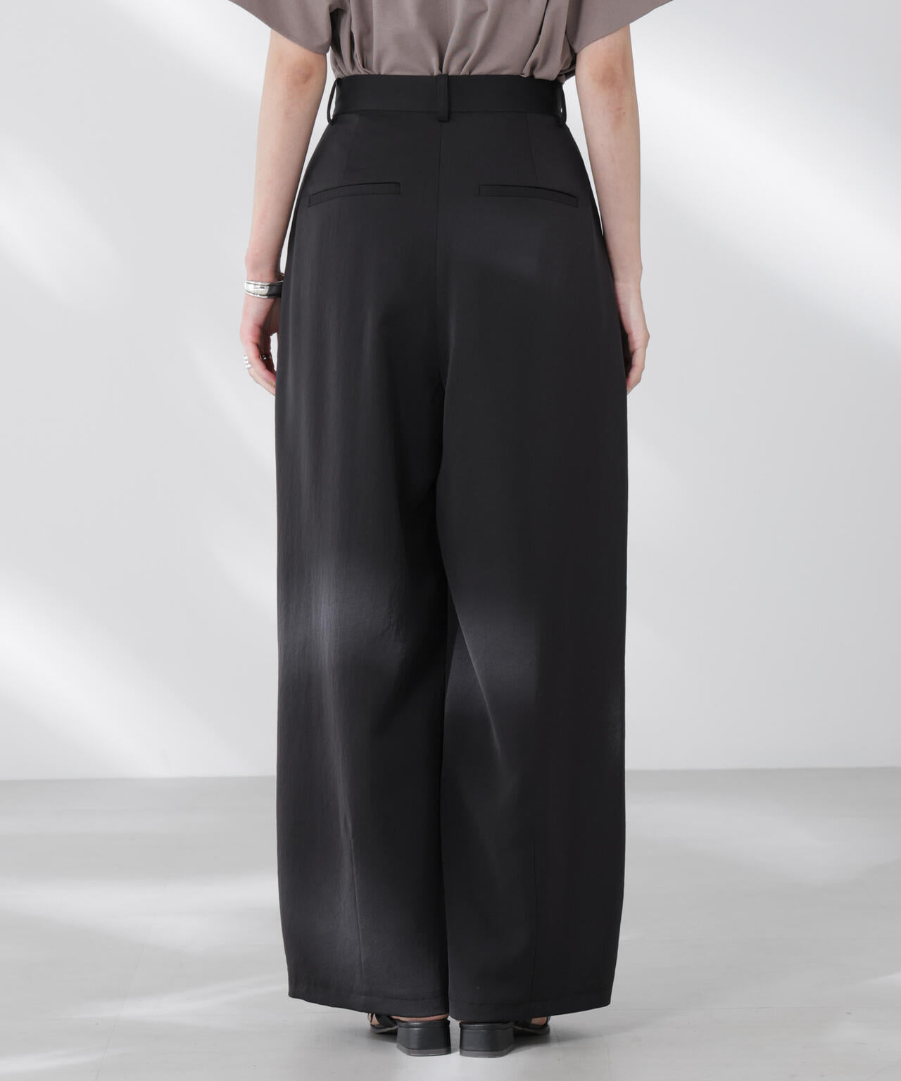 【美品】nano universe GOLF 防風裏フリース1タックパンツ 黒L 美品】nano universe GOLF 防風裏フリース1タックパンツ 黒L