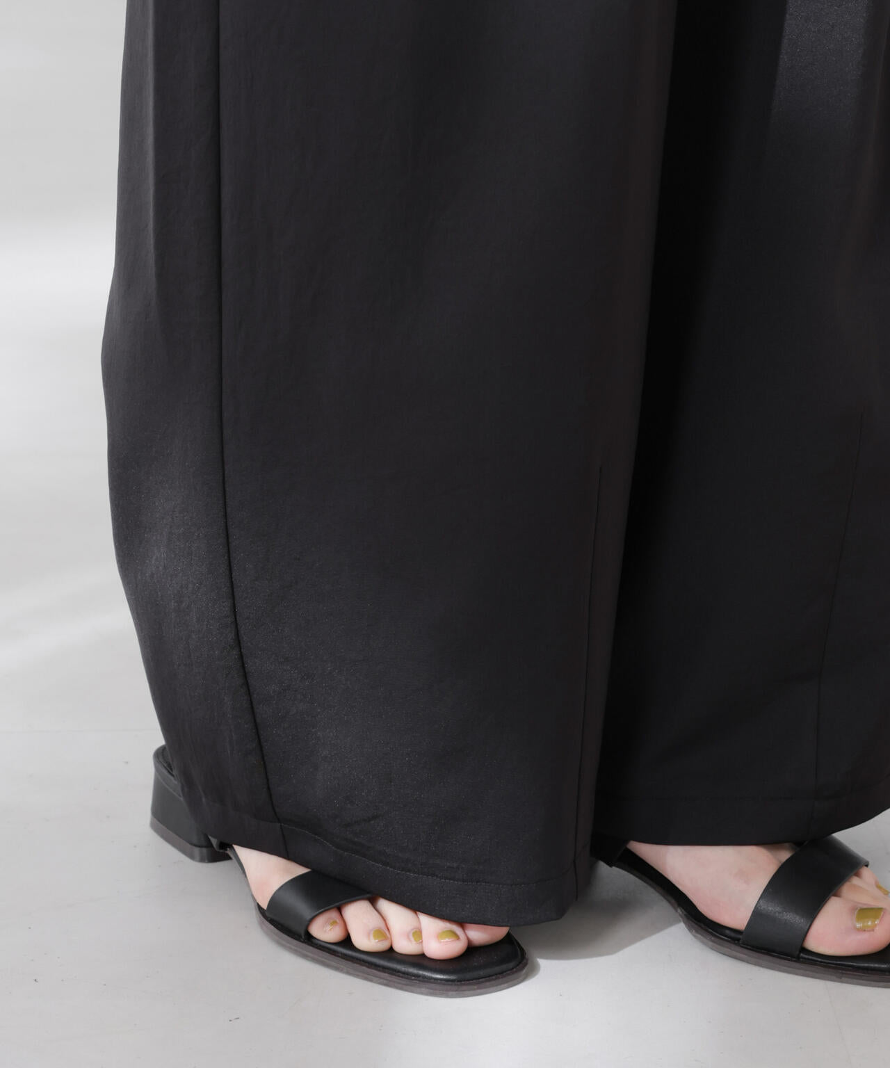 ダルサテンカーブタックパンツ