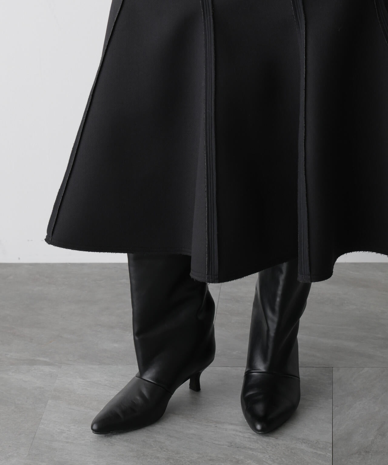 「STEVELOUR」ダンボールシェルスカート