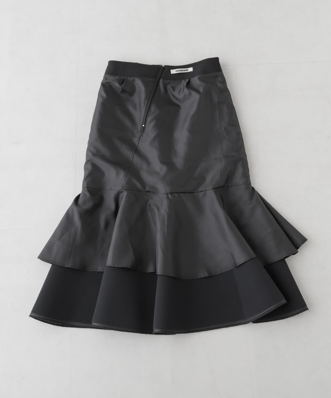 「STEVELOUR」ダンボールシェルスカート