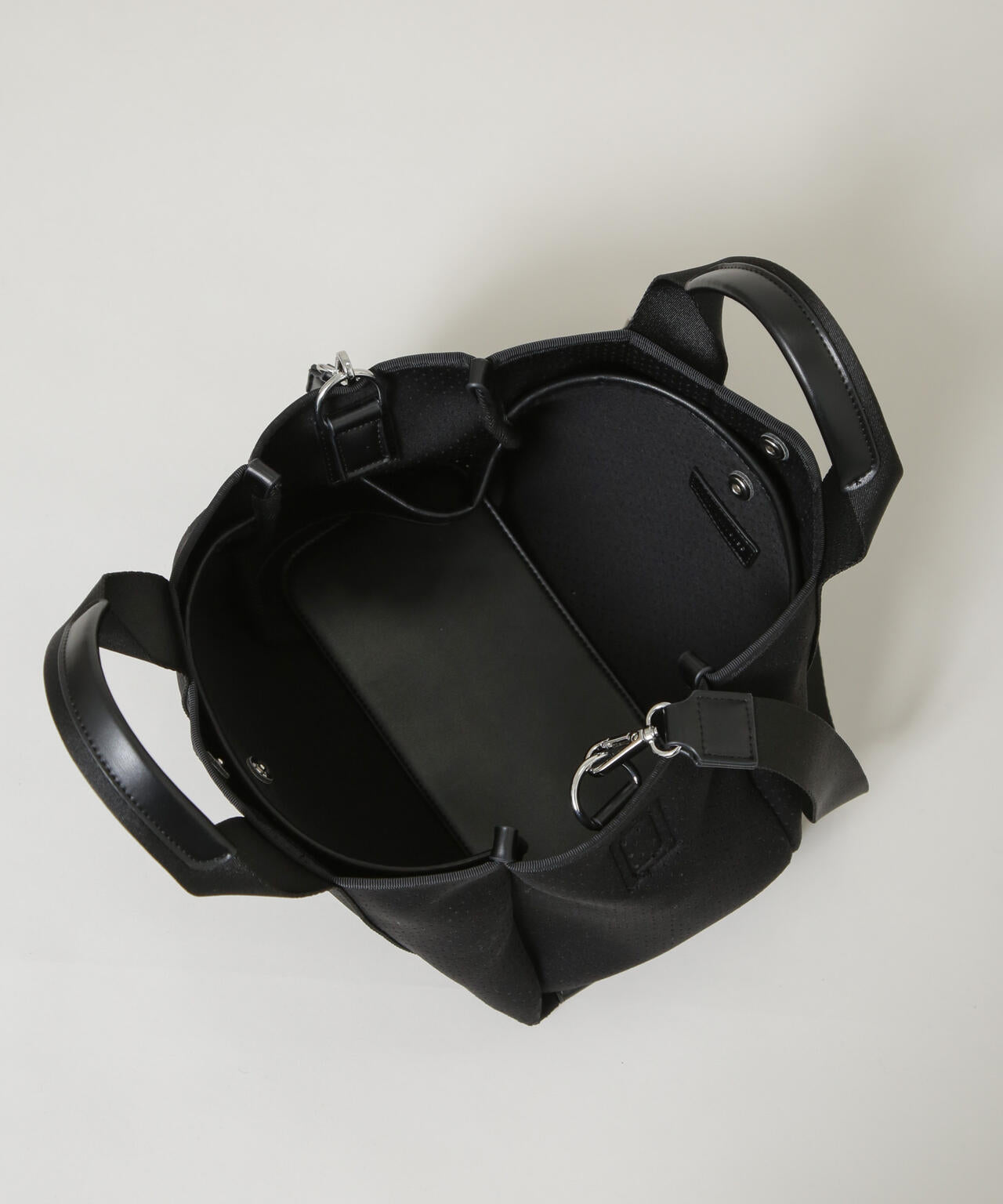 パンチングショルダートートバッグ