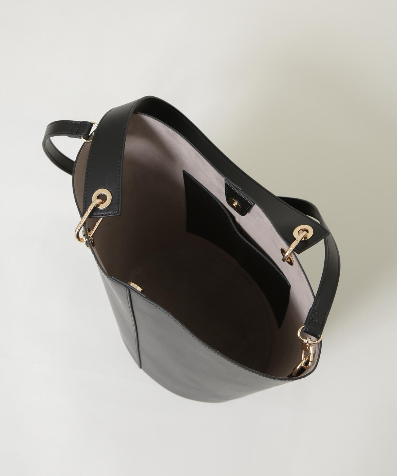 アシンメトリーハンドルバケツトート