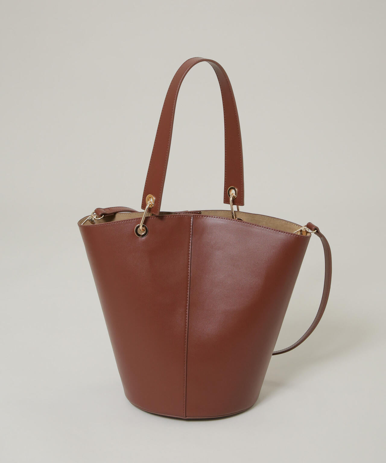 アシンメトリーハンドルバケツトート