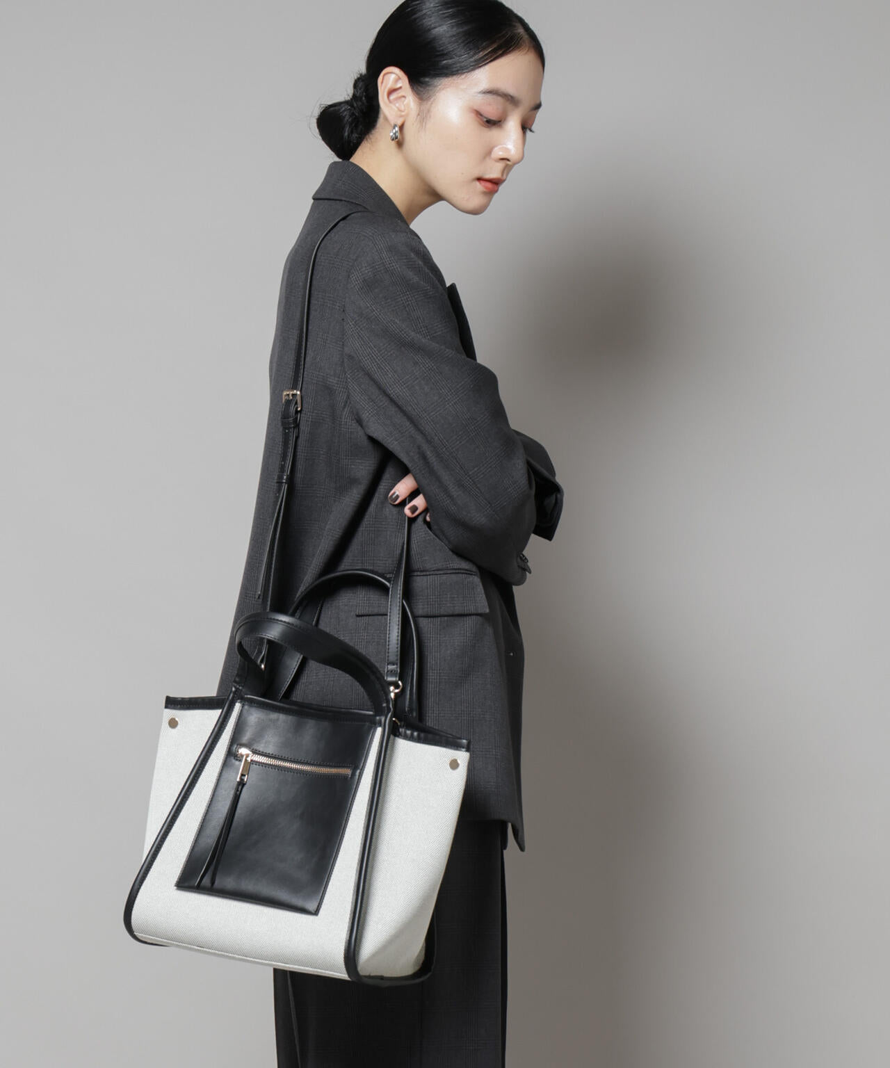 キャンバス×フェイクレザーポケットバッグ