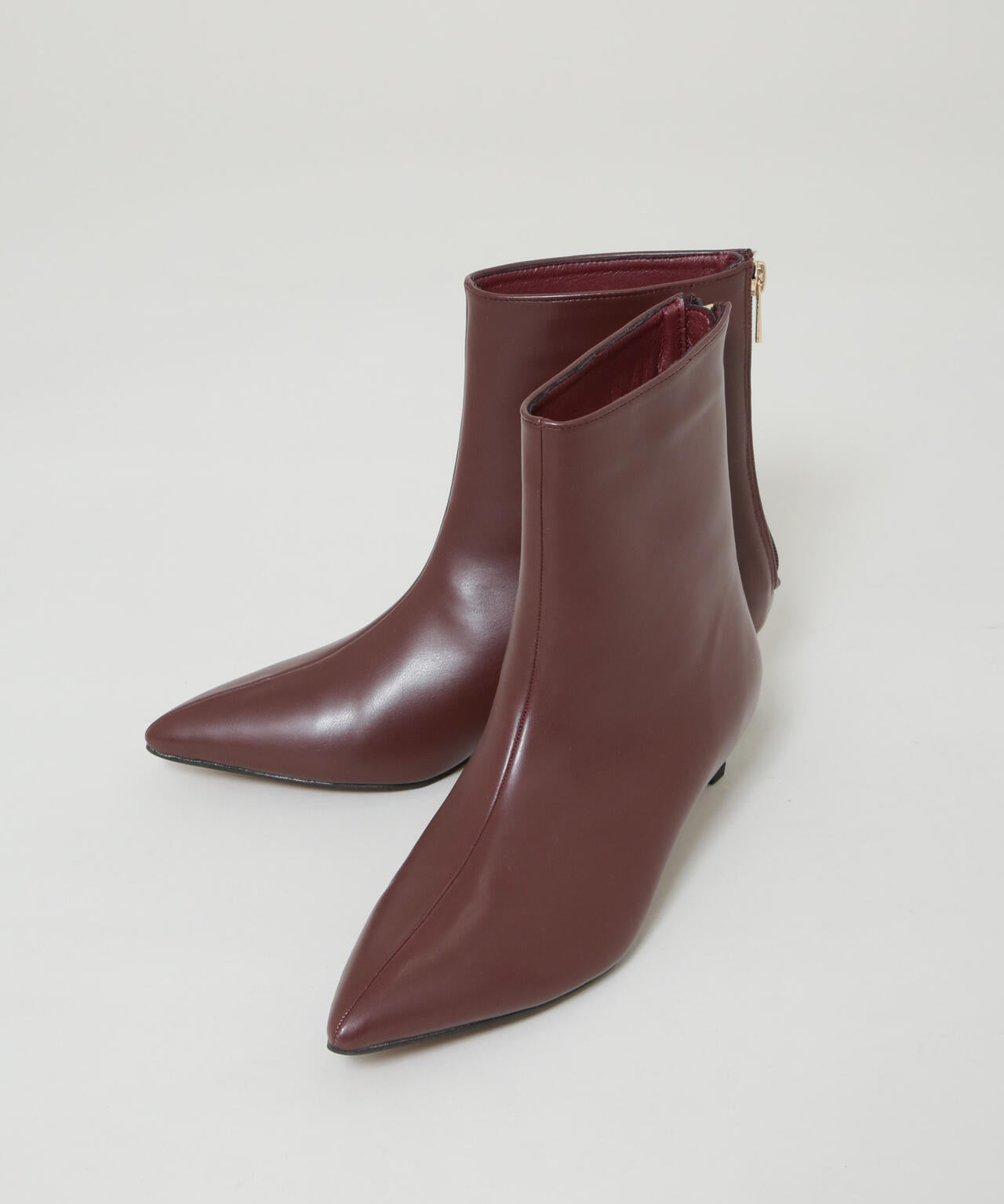 ポインテッドショートブーツ