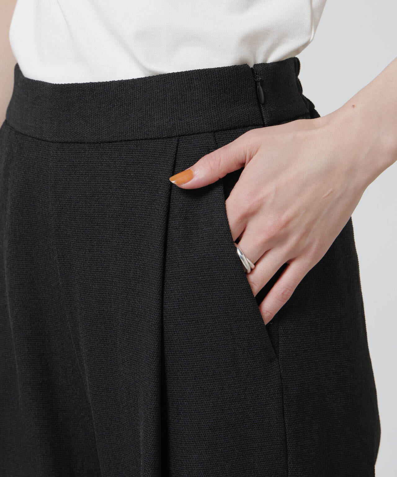 「Meaningful Continuity」coveross(R)EOSブッチャーノースリブラウス×パンツセットアップ