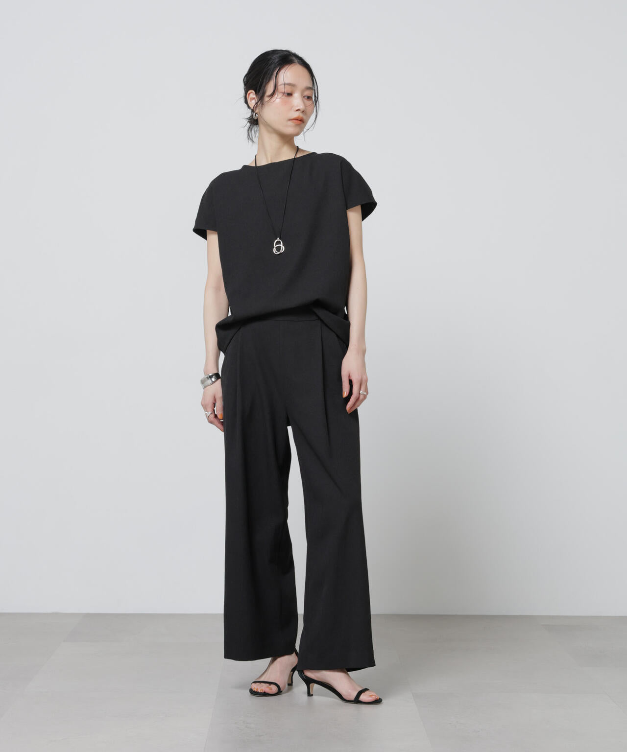 「Meaningful Continuity」coveross(R)EOSブッチャーノースリブラウス×パンツセットアップ