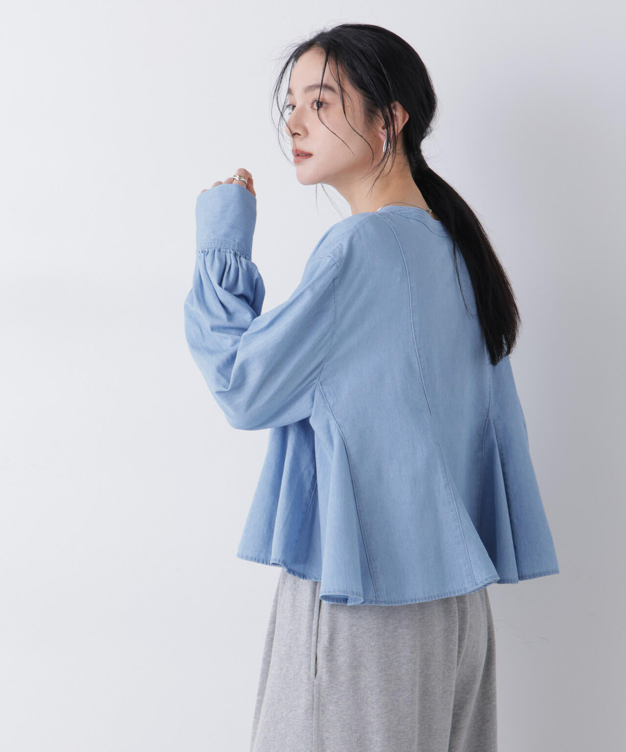 ライトデニムフレアブラウス