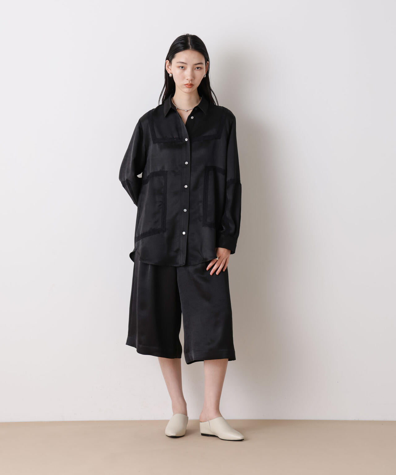 「STEVELOUR」サテンレーストリミングブラウス(セットアップ可)