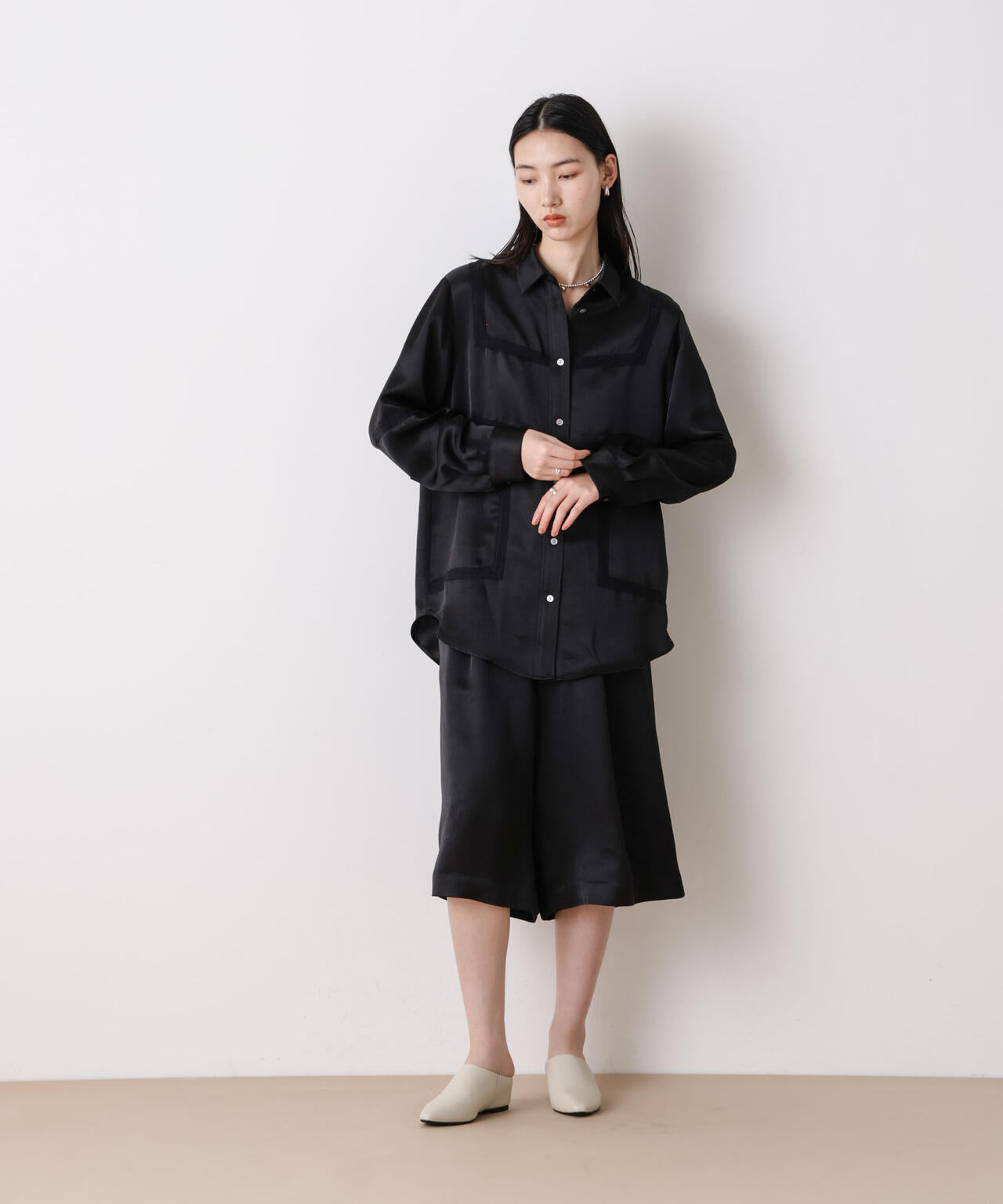 「STEVELOUR」サテンレーストリミングブラウス(セットアップ可)