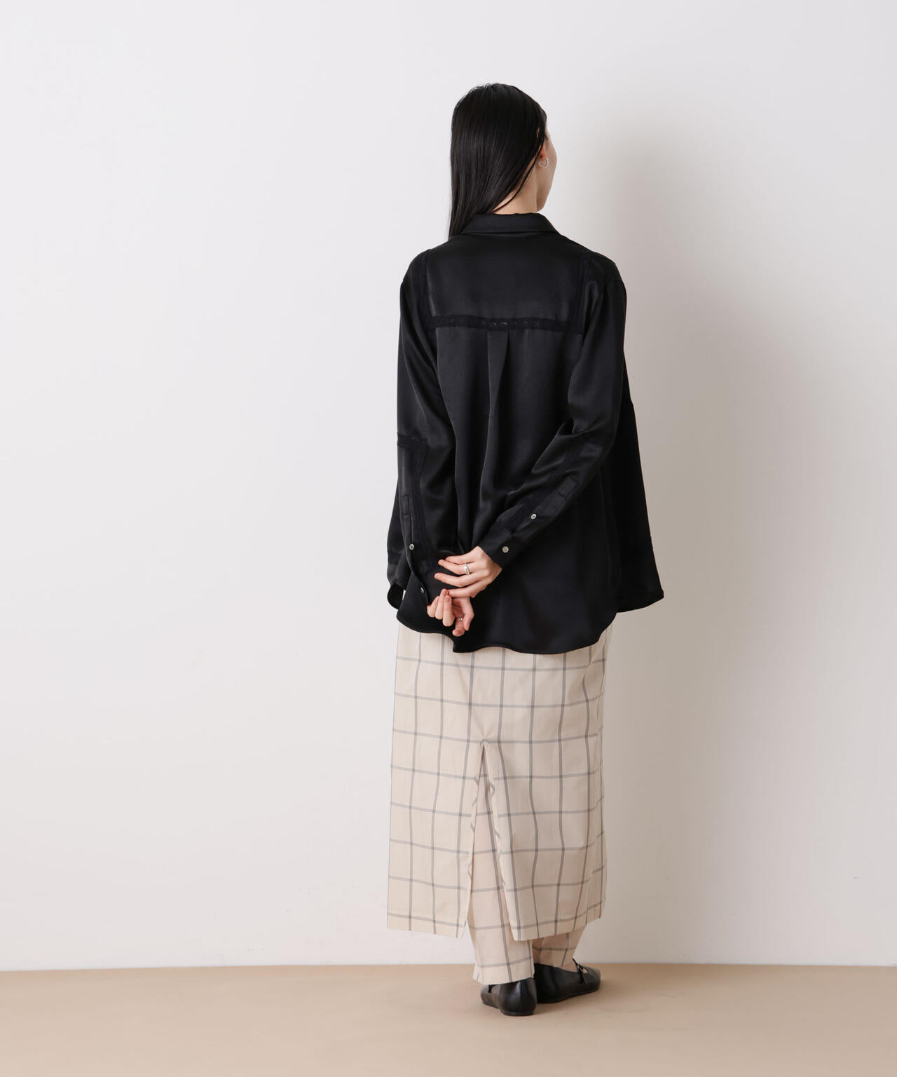 「STEVELOUR」サテンレーストリミングブラウス(セットアップ可)