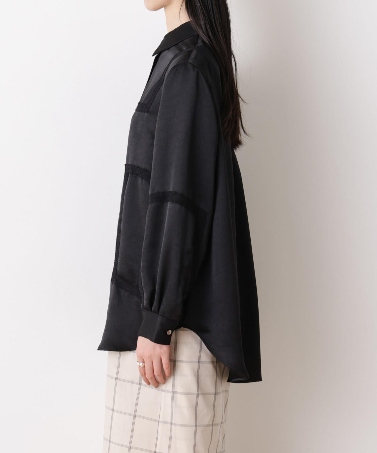 「STEVELOUR」サテンレーストリミングブラウス(セットアップ可)