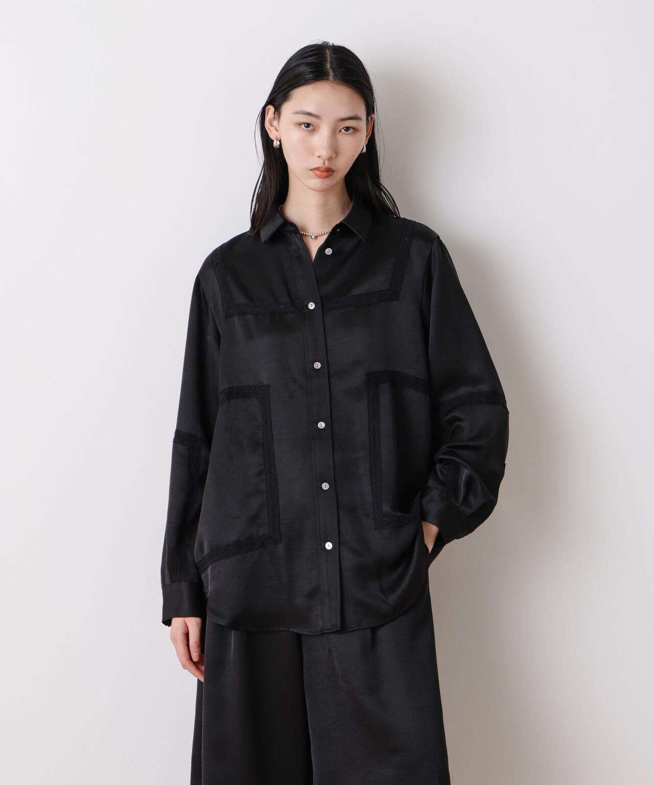 「STEVELOUR」サテンレーストリミングブラウス(セットアップ可)