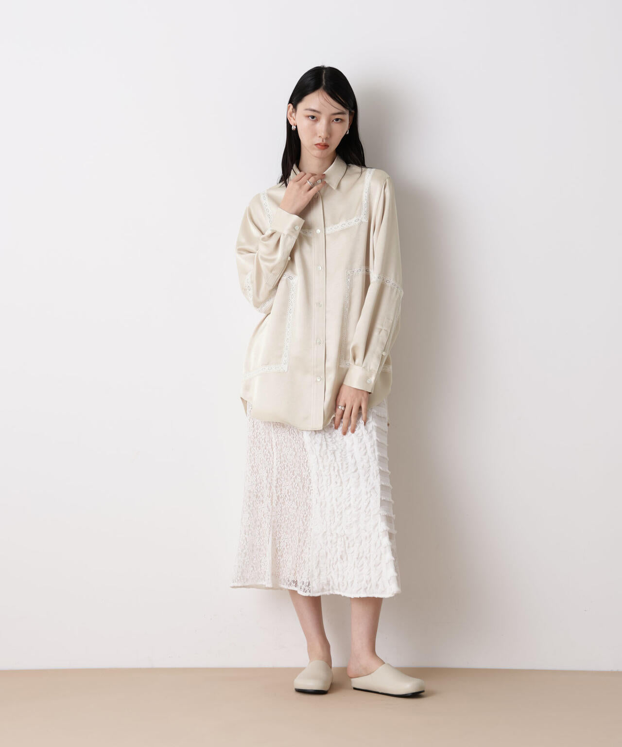 「STEVELOUR」サテンレーストリミングブラウス(セットアップ可)