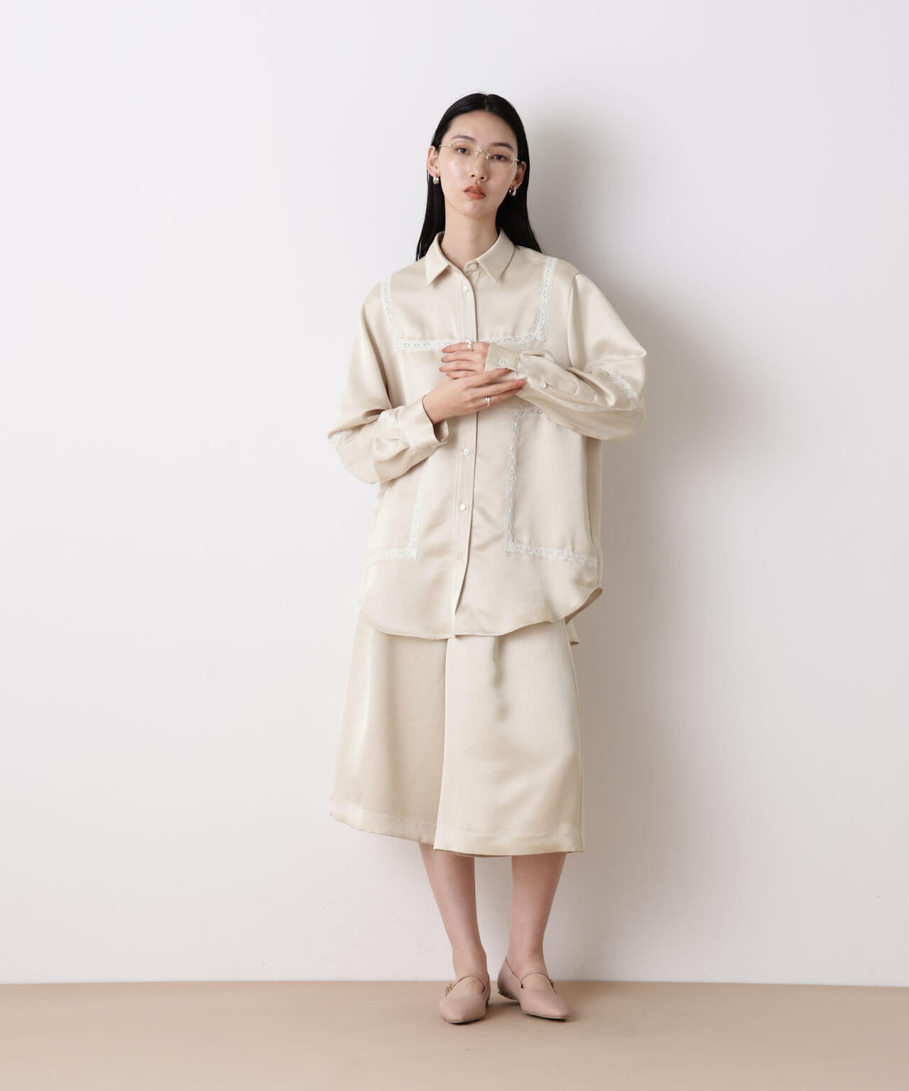 「STEVELOUR」サテンレーストリミングブラウス(セットアップ可)