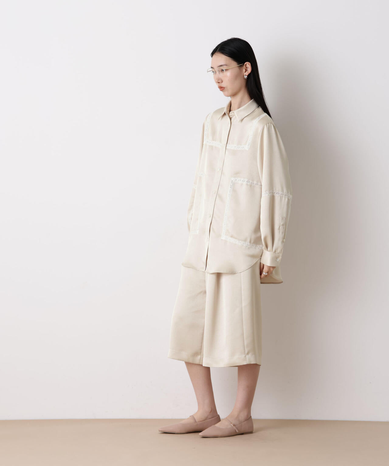 「STEVELOUR」サテンレーストリミングブラウス(セットアップ可)