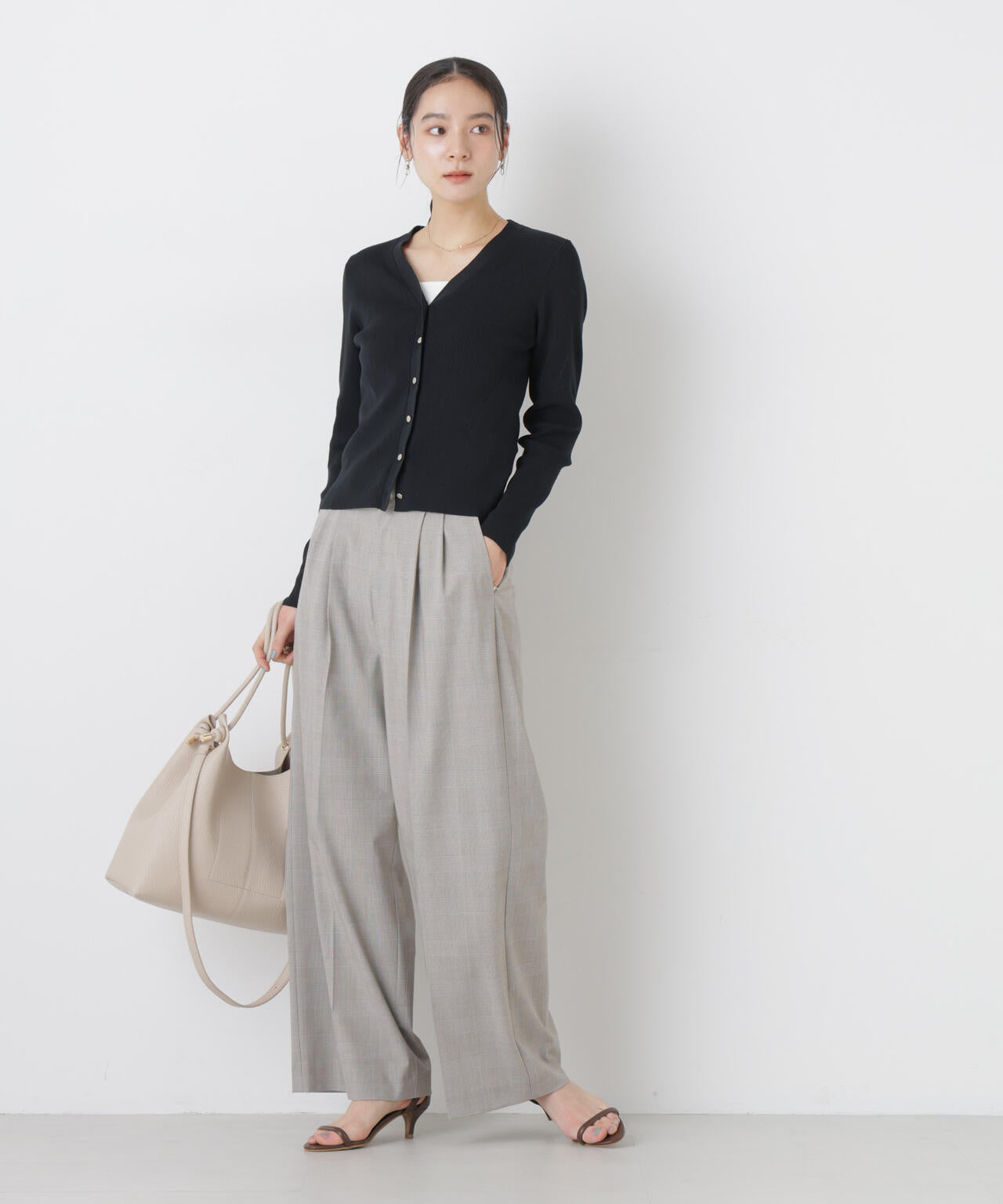 ウォッシャブルハイツイストVネックリブカーディガン