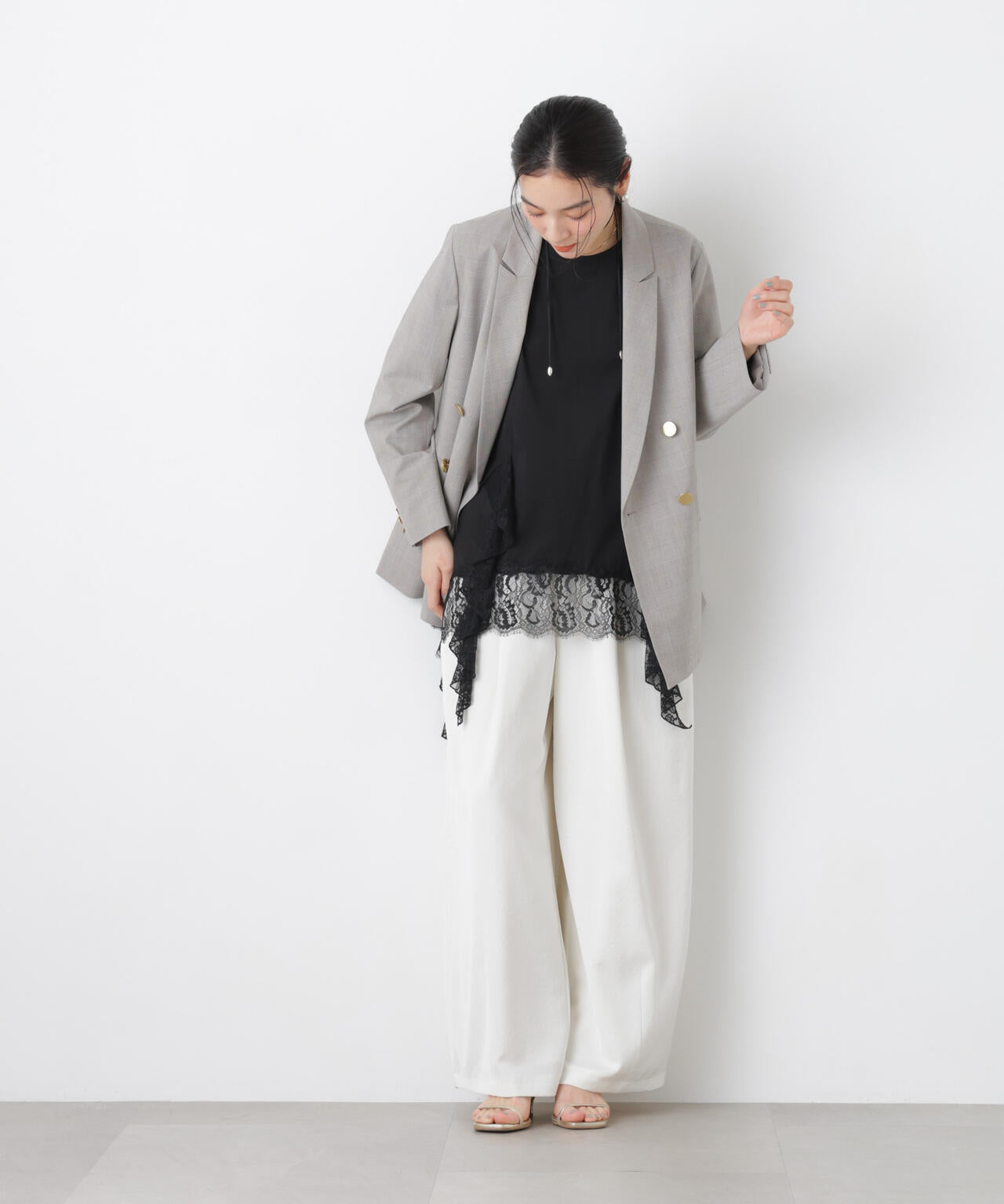 レースラッフルヘムカットトップス