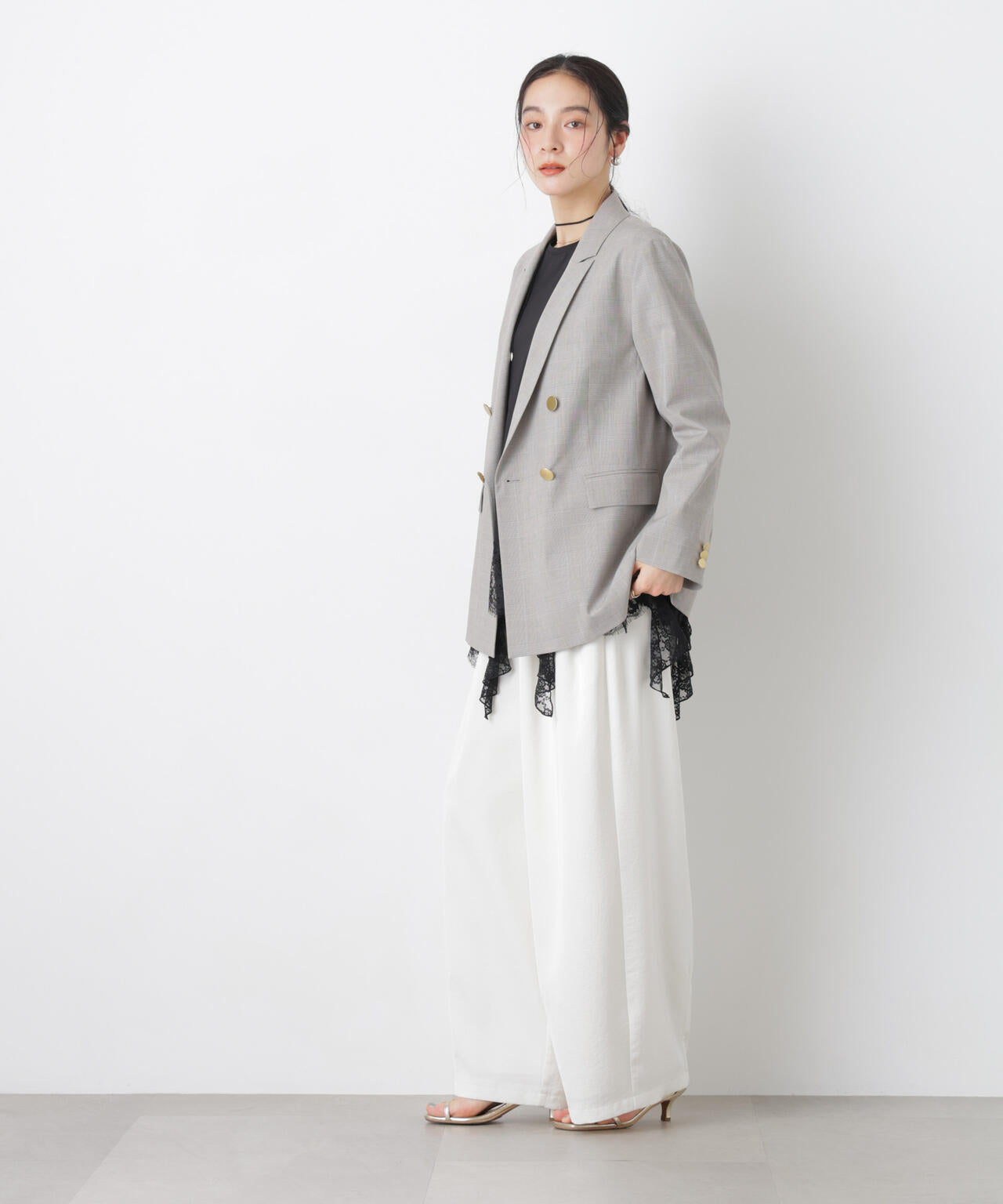 レースラッフルヘムカットトップス