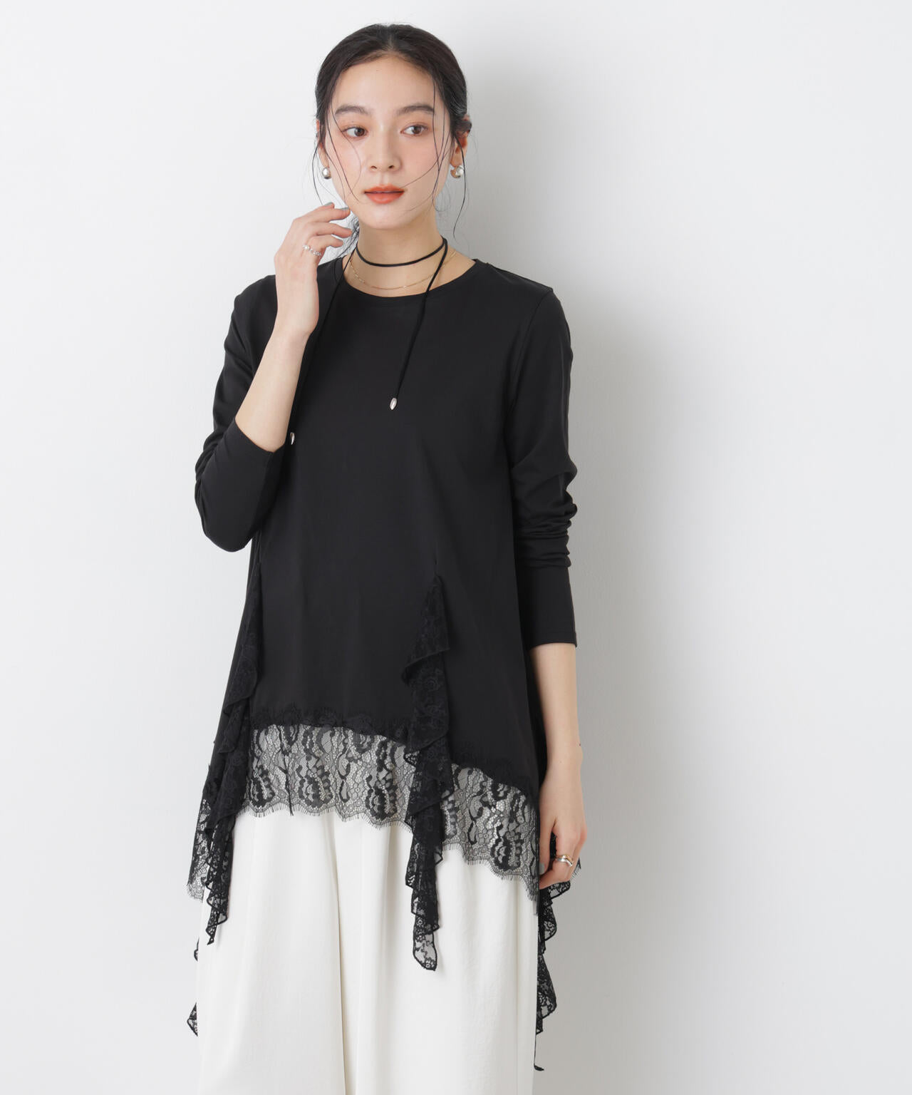 レースラッフルヘムカットトップス