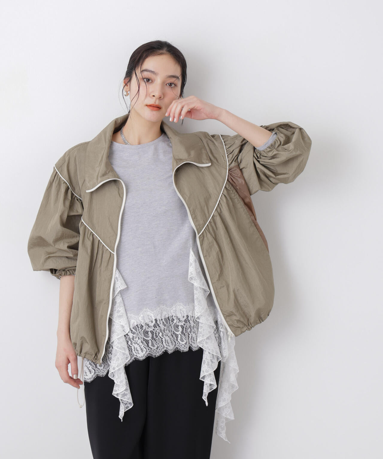 レースラッフルヘムカットトップス