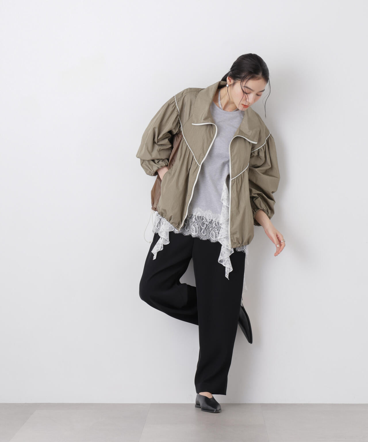 レースラッフルヘムカットトップス