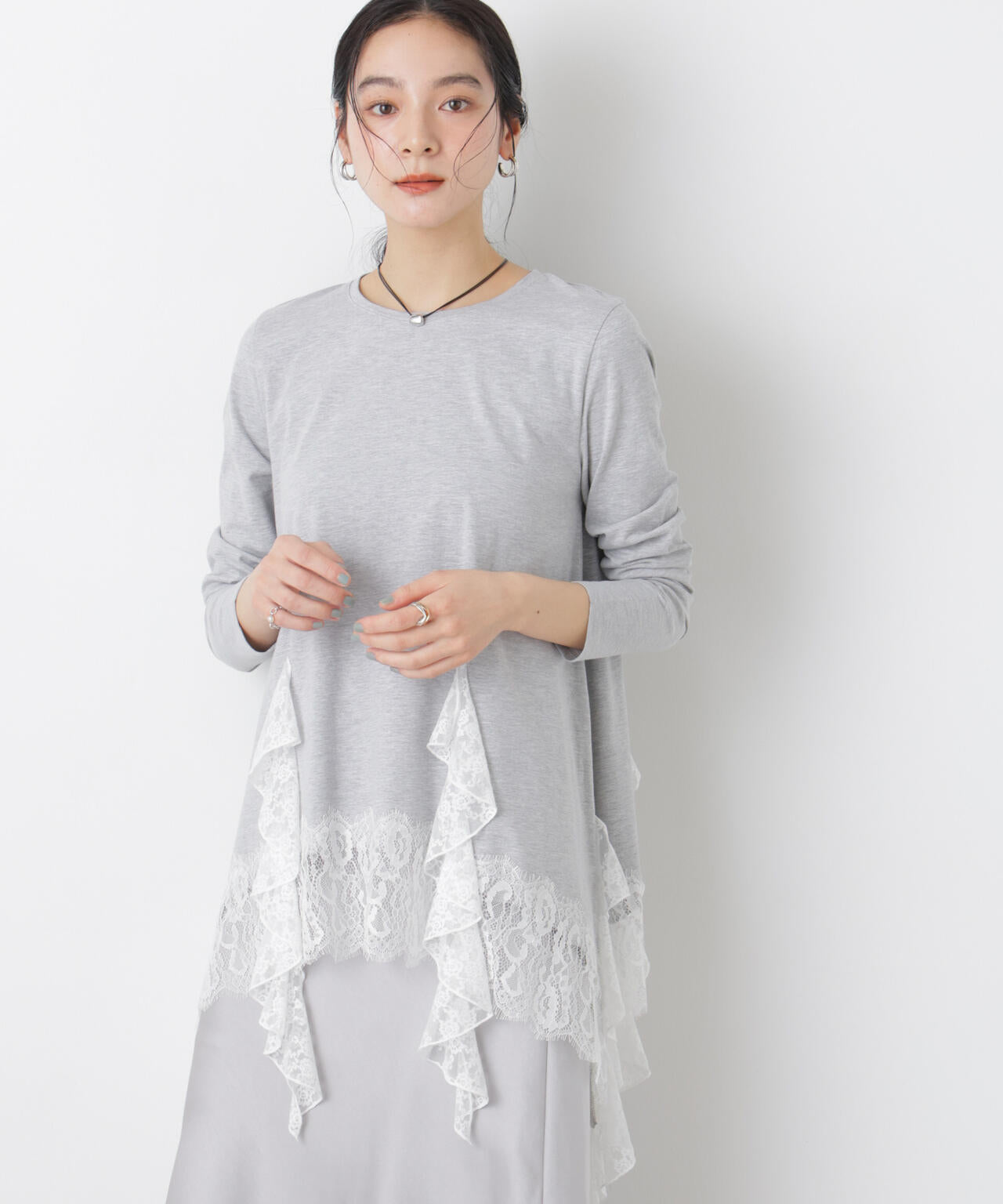 レースラッフルヘムカットトップス