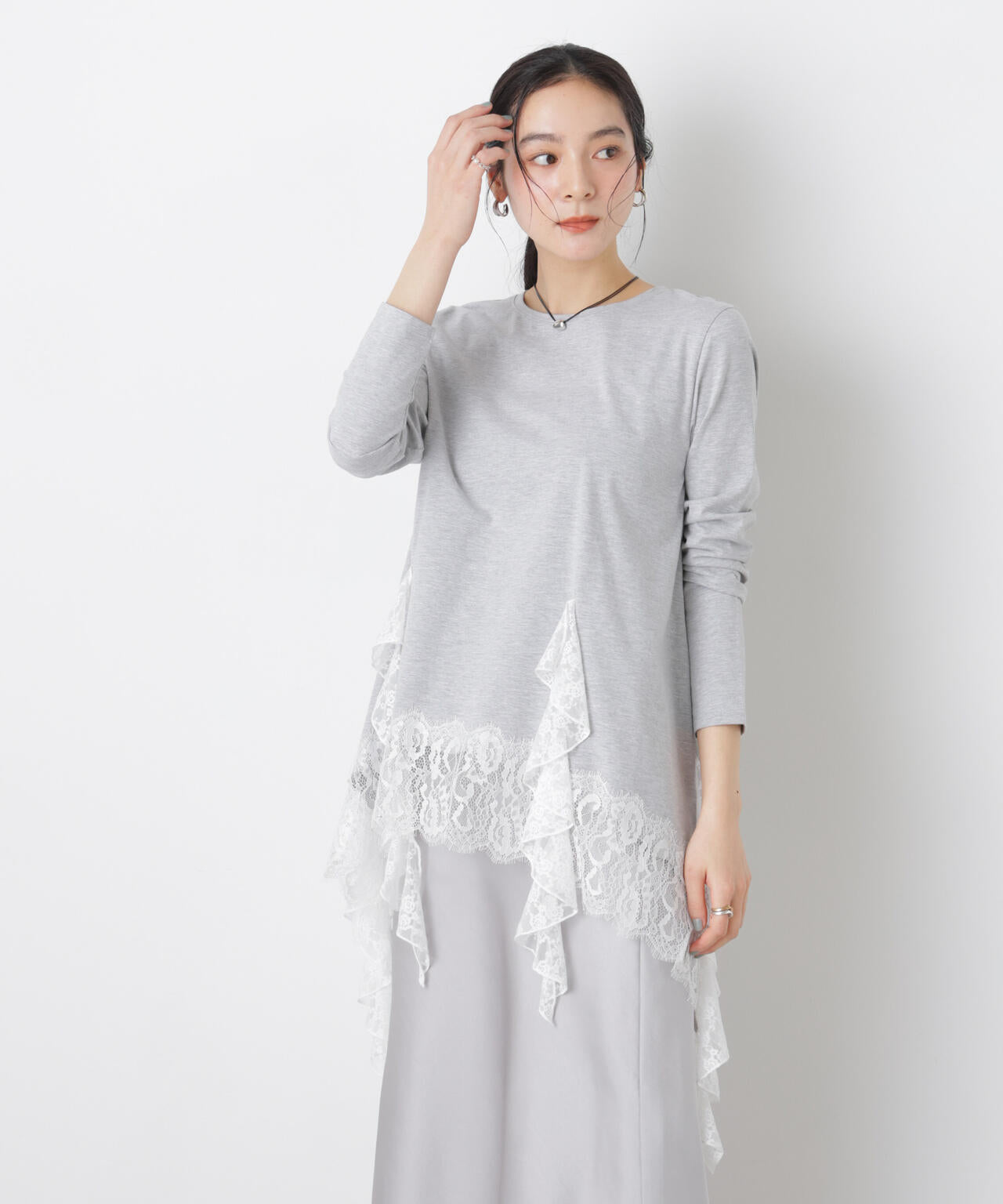 レースラッフルヘムカットトップス