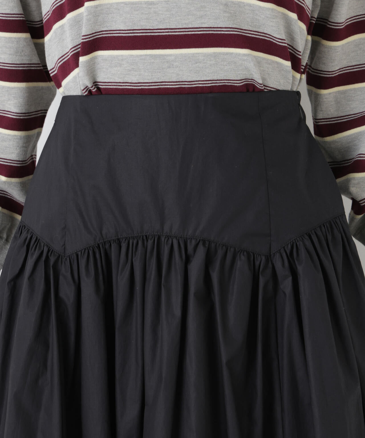 ローギャザーミディスカート