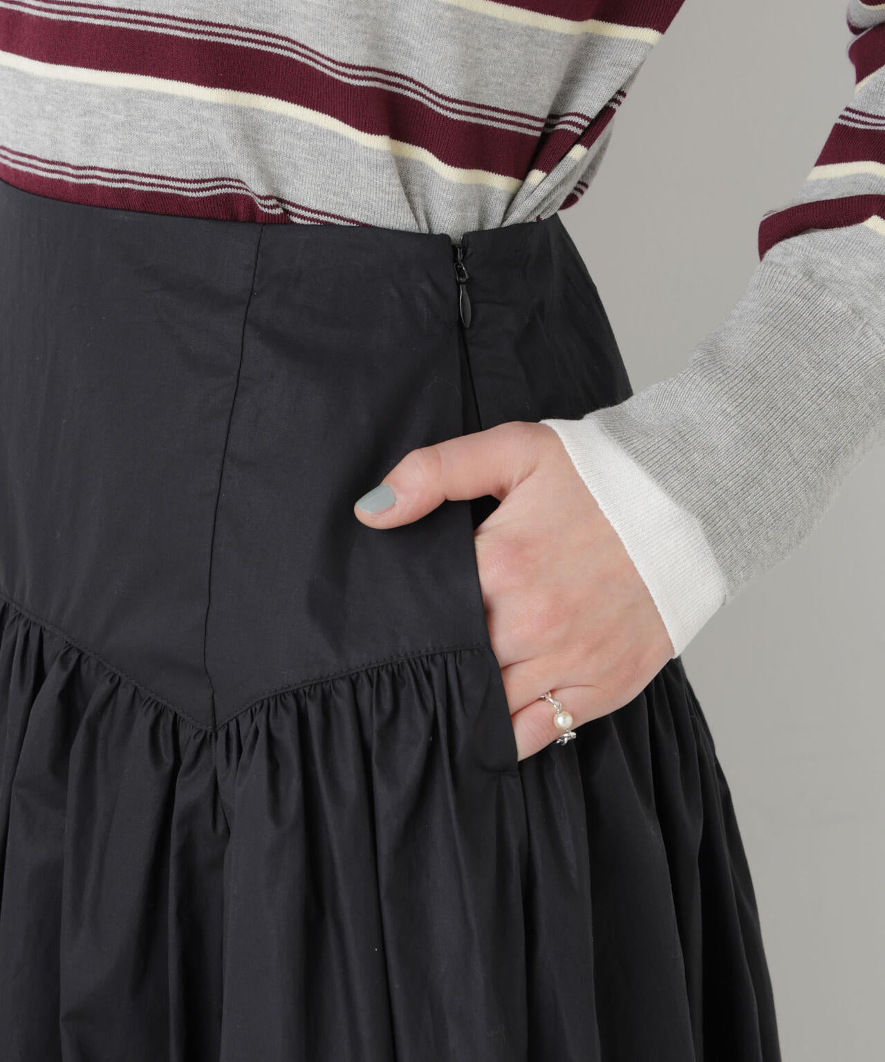 ローギャザーミディスカート
