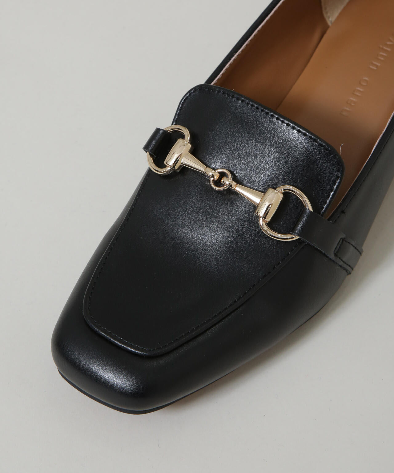 ゴールドパーツヒールローファー