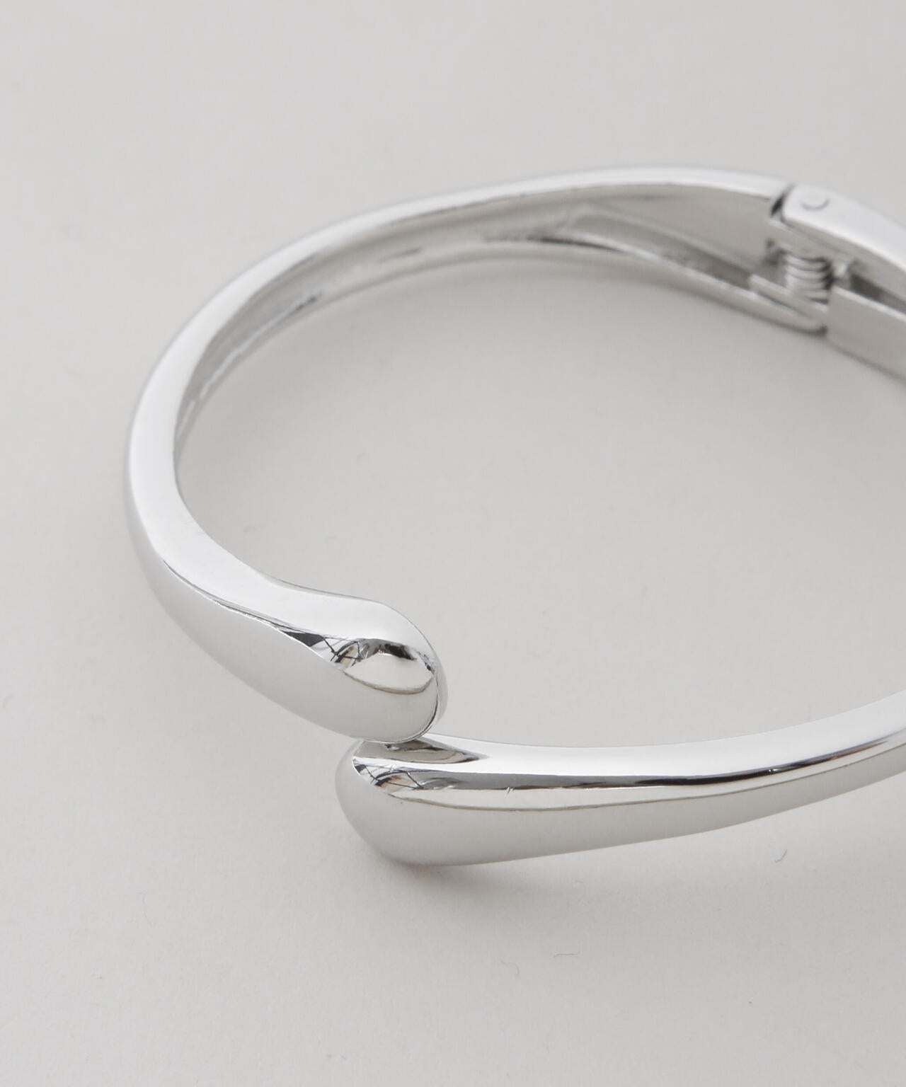 オープンクロスバングル