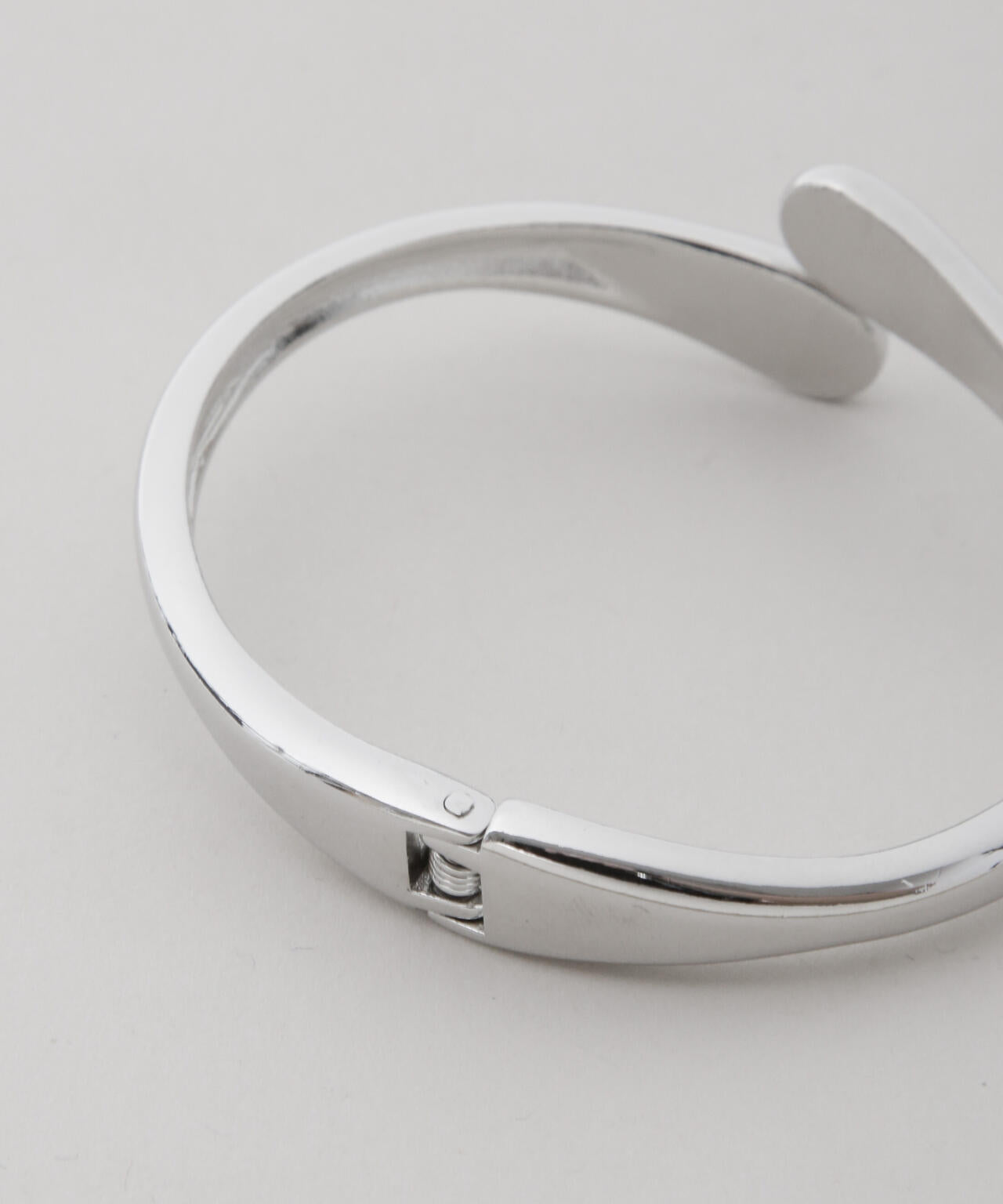 オープンクロスバングル