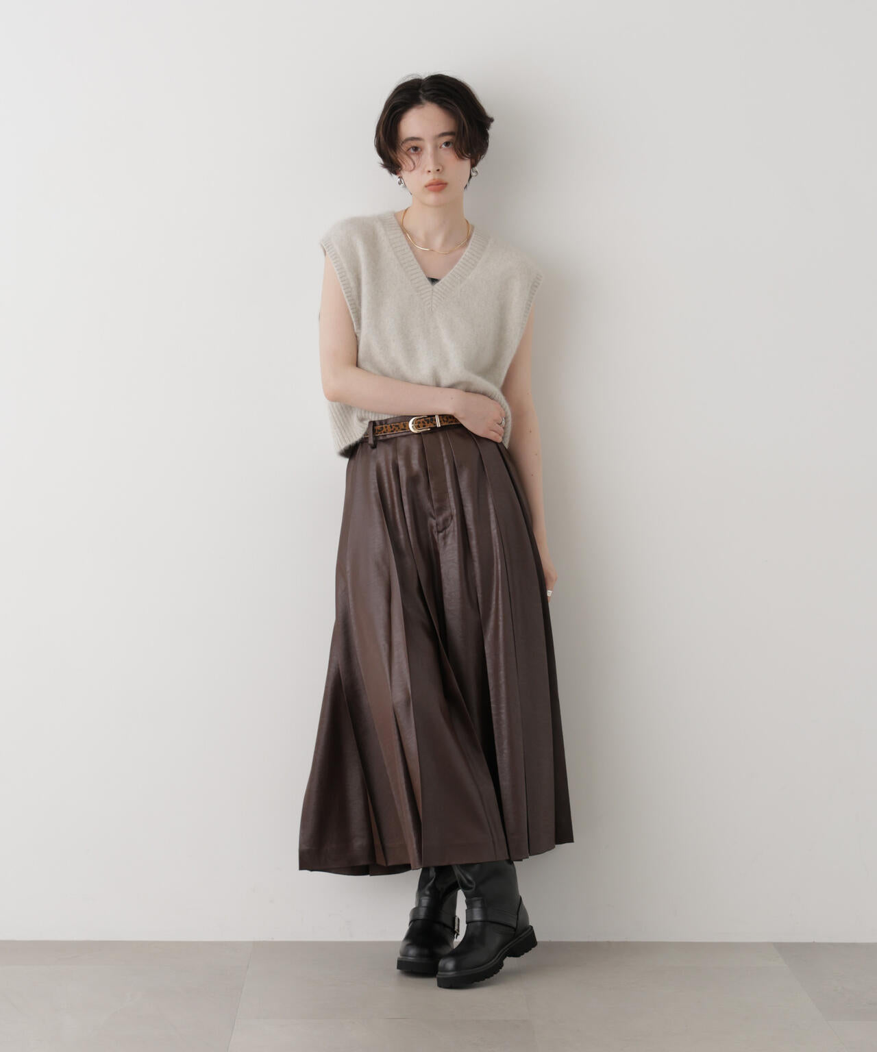 レザーライクワンサイドプリーツスカート
