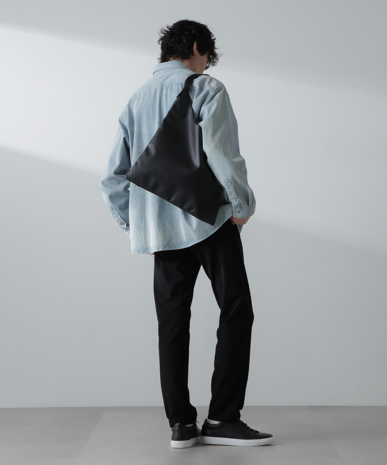 WEB限定/シンセティックレザーワンストラップショルダーバック | NANO