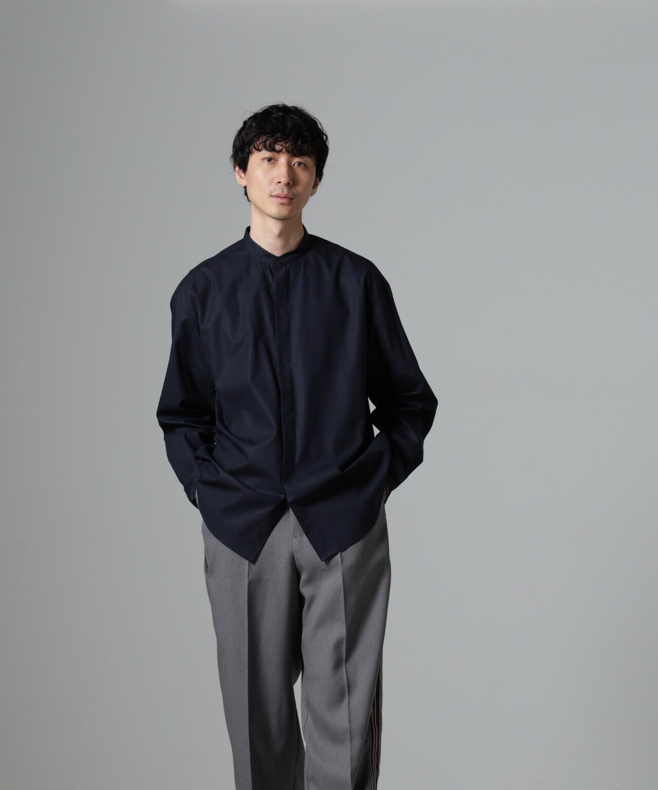 WEB限定/テンセルコットン比翼バンドカラーシャツ | NANO universe