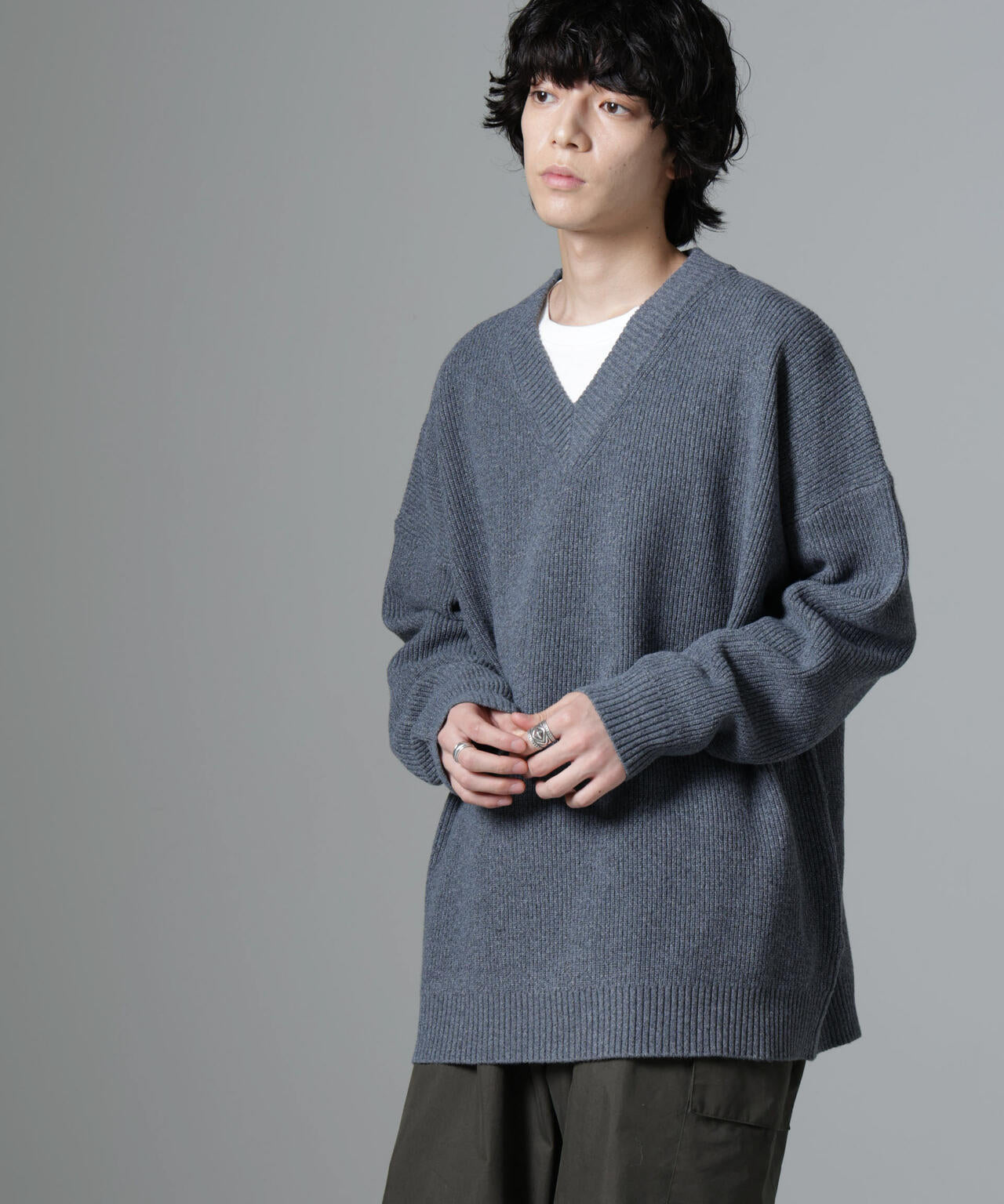 WEB限定/Vネックオーバーサイズニット