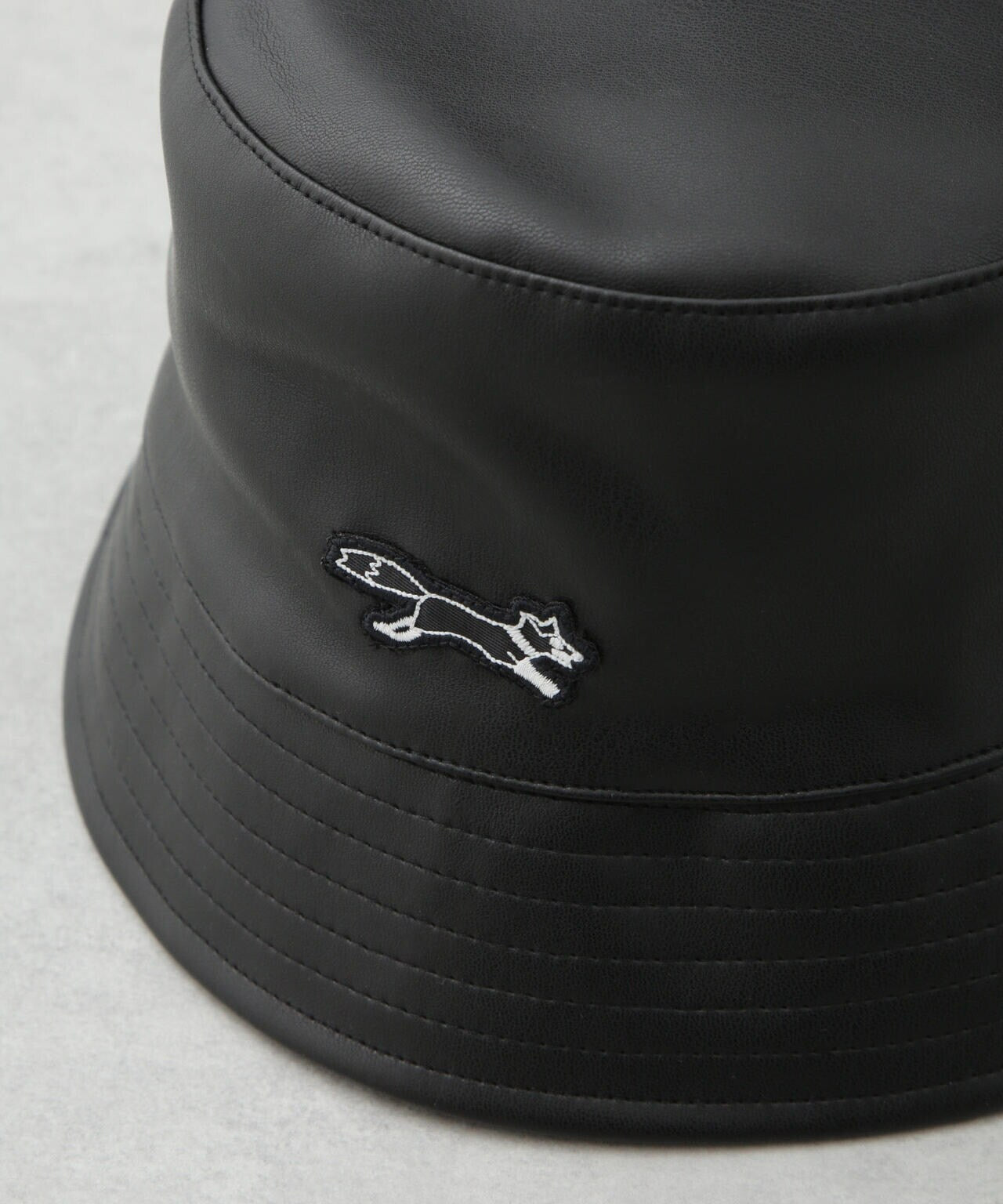FOXEY バケットハット 黒 FOXEY 黒 バケットハット レザー装飾